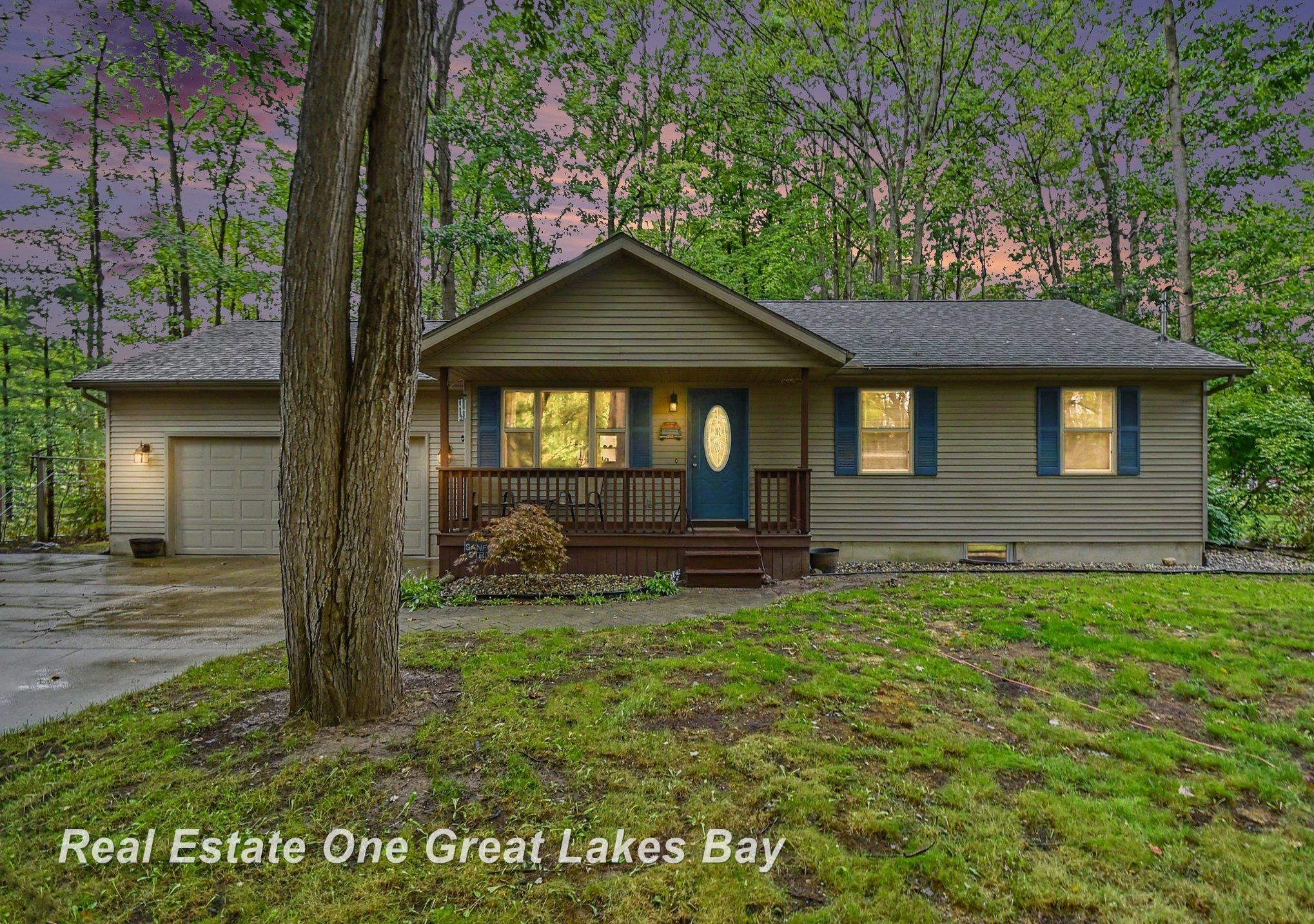 Photo 3 of Single family home for sale at 2567 N Starlite Ct, Sanford, MI 48657 | MLS# 61050221926 | Listing updated on 2026-09-16