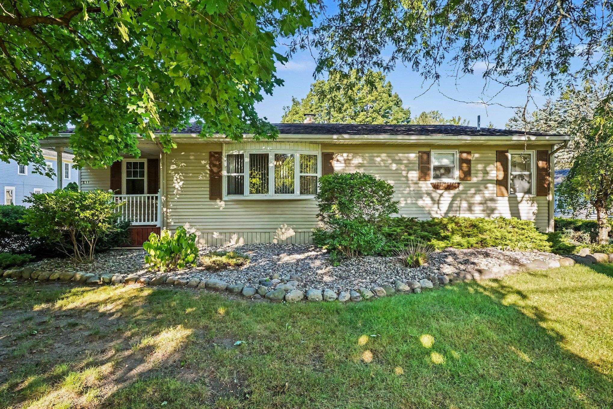 Photo 2 of Single family home for sale at 211 N Powell Rd, Essexville, MI 48732 | MLS# 50221928 | Listing updated on 2026-10-01
