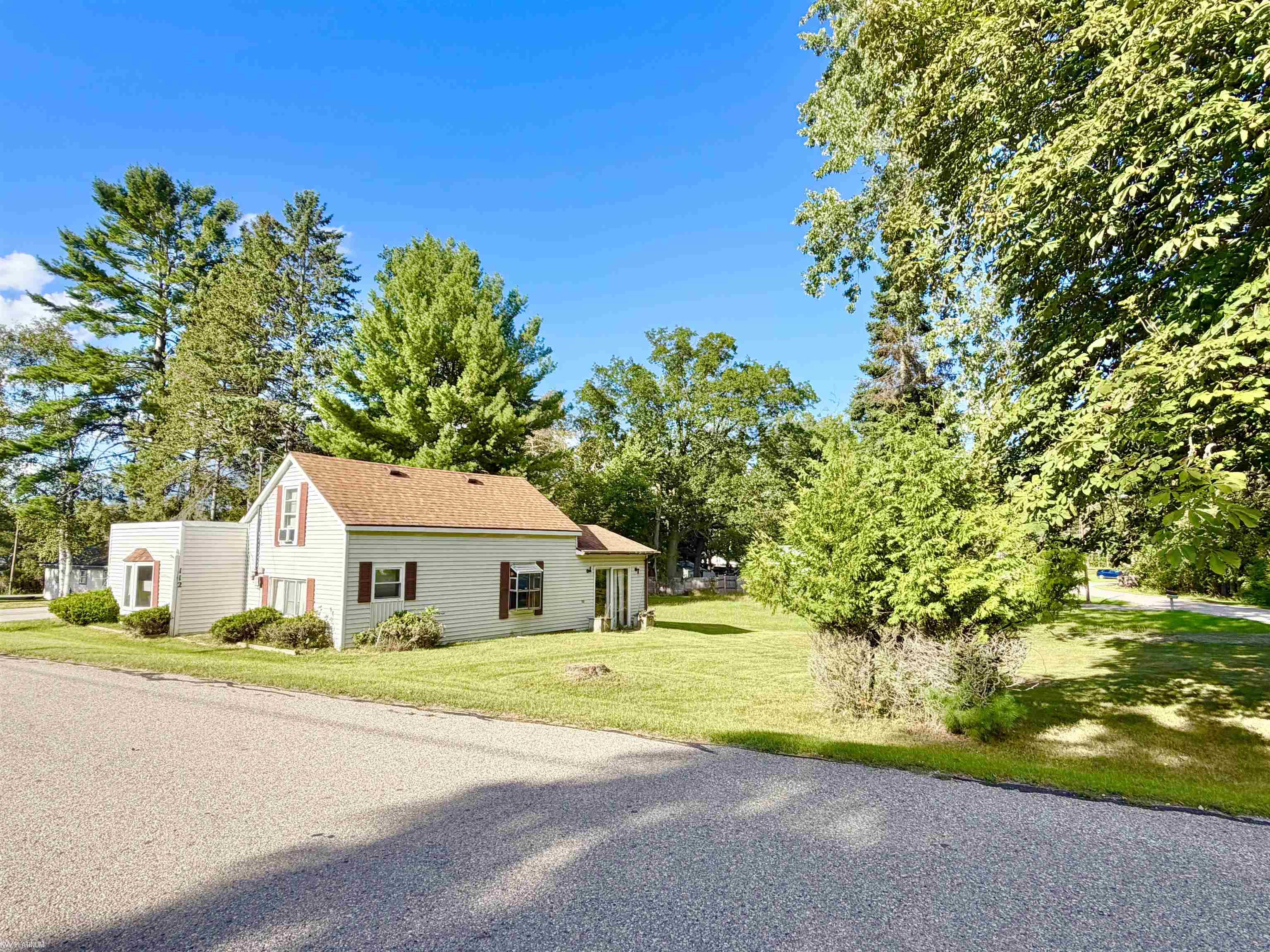Photo 4 of Single family home for sale at 112 Lakeview Dr, Lincoln, MI 48742 | MLS# 58050221934 | Listing updated on 2026-09-16