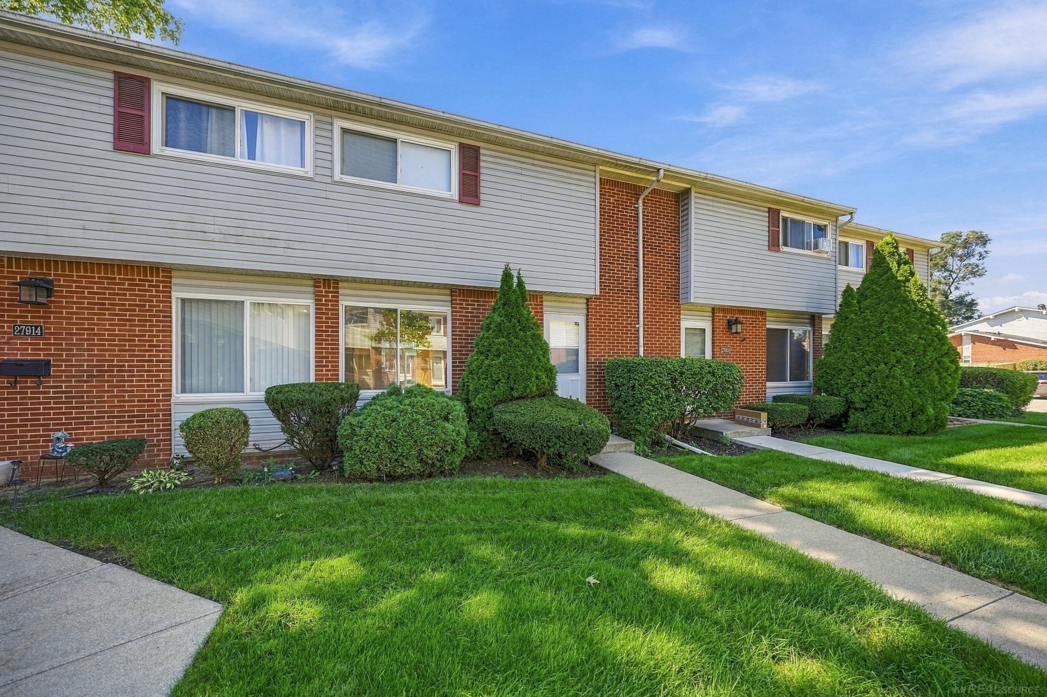 Photo 3 of Condo for sale at 27908 Eastwick Sq Drs, Roseville, MI 48066 | MLS# 50221939 | Listing updated on 2026-09-16