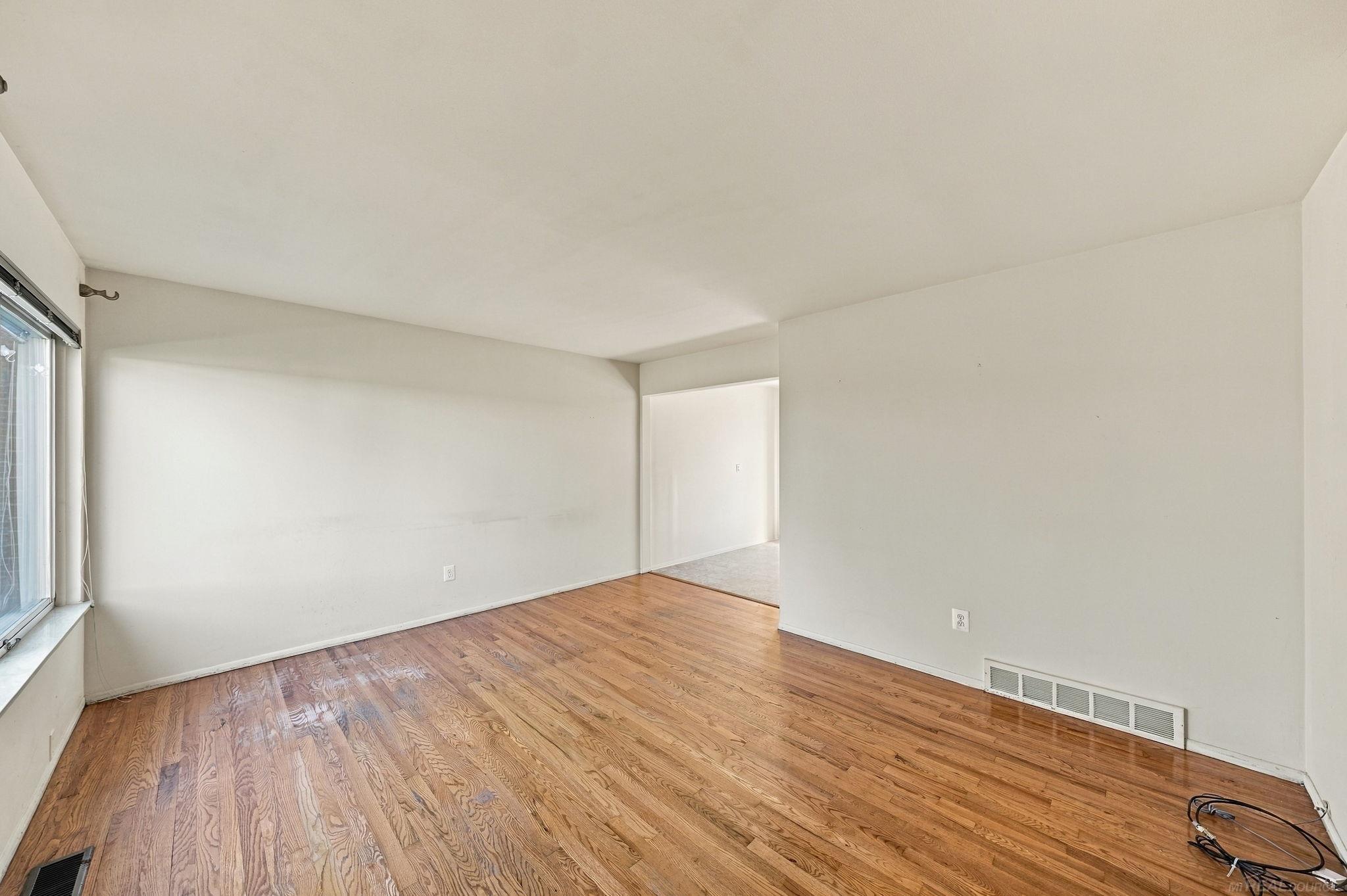 Photo 4 of House for sale at 27908 Eastwick Sq, Roseville, MI 48066 | MLS# 58050221939 | Listing updated on 2026-09-16