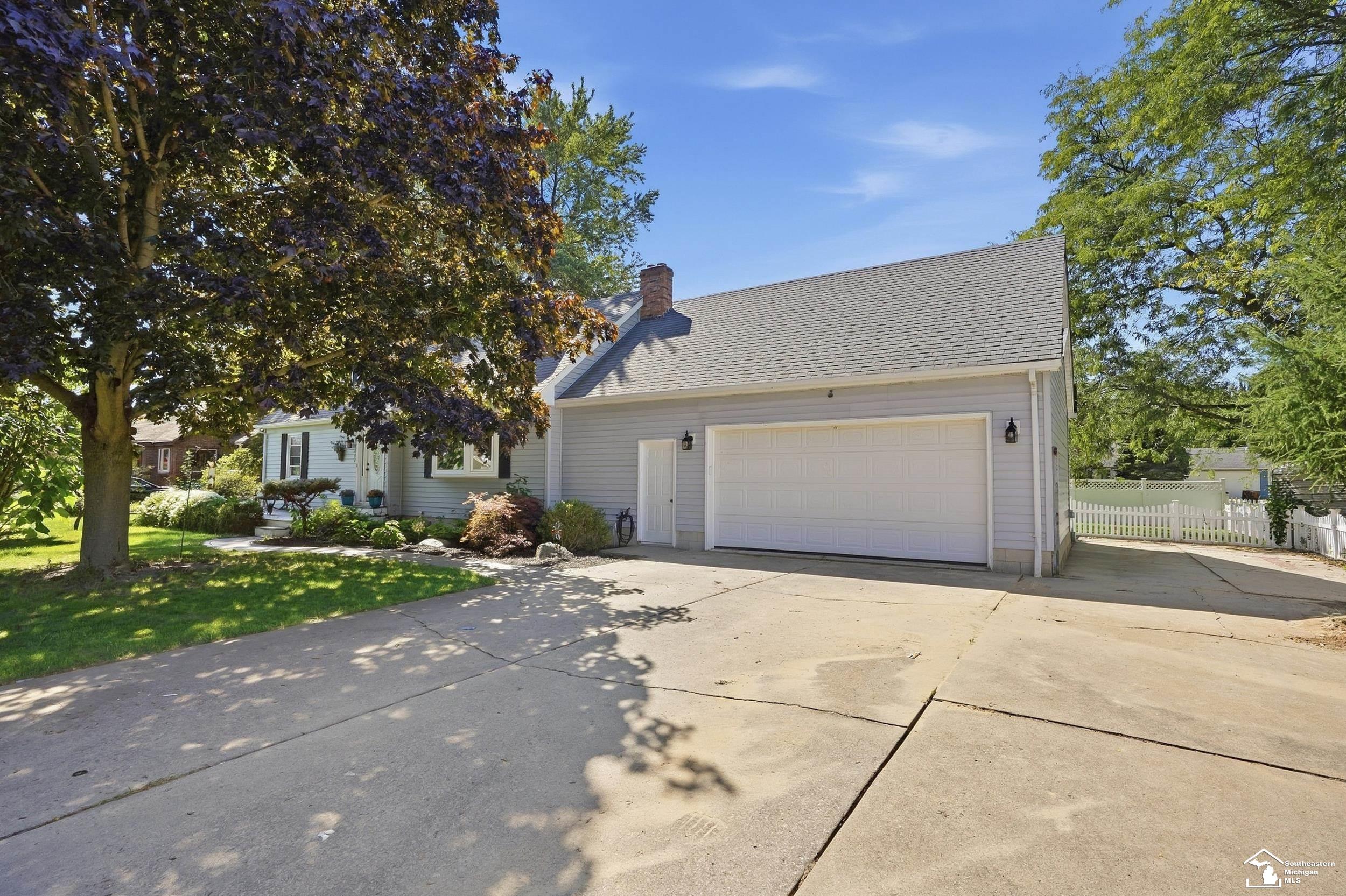 Photo 2 of Single family home for sale at 3498 Iroquois Trl, Monroe, MI 48162 | MLS# 57050221942 | Listing updated on 2026-09-17