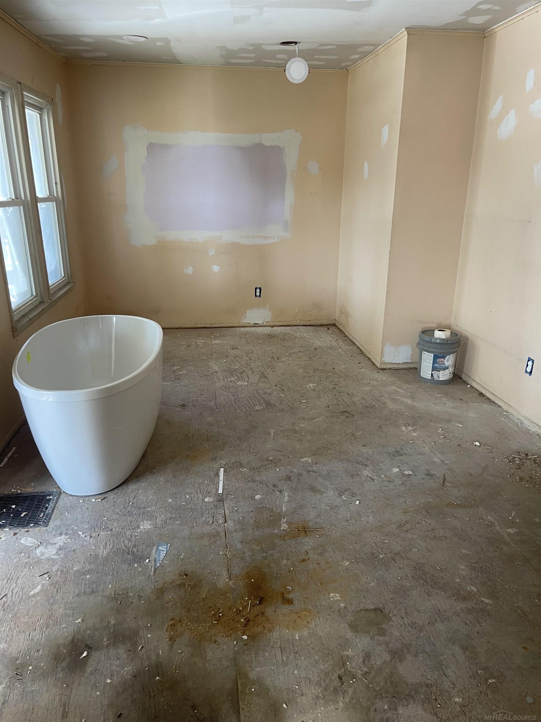 Photo 3 of Single family home for sale at 7599 Paige Ave, Warren, MI 48091 | MLS# 58050221982 | Listing updated on 2026-09-16