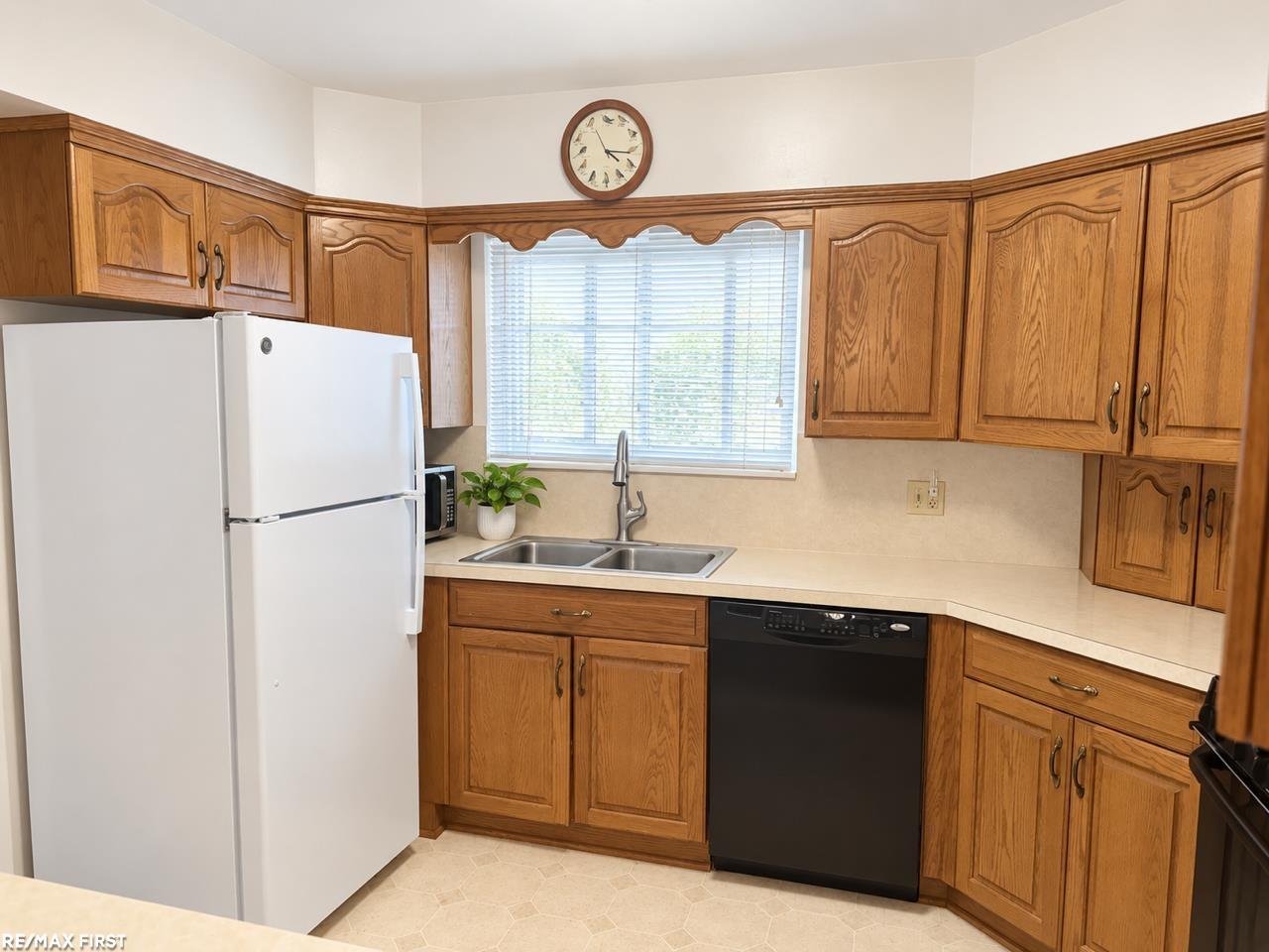 Photo 2 of Single family home for sale at 33628 Chatsworth Dr, Sterling Heights, MI 48312 | MLS# 58050221983 | Listing updated on 2026-09-16