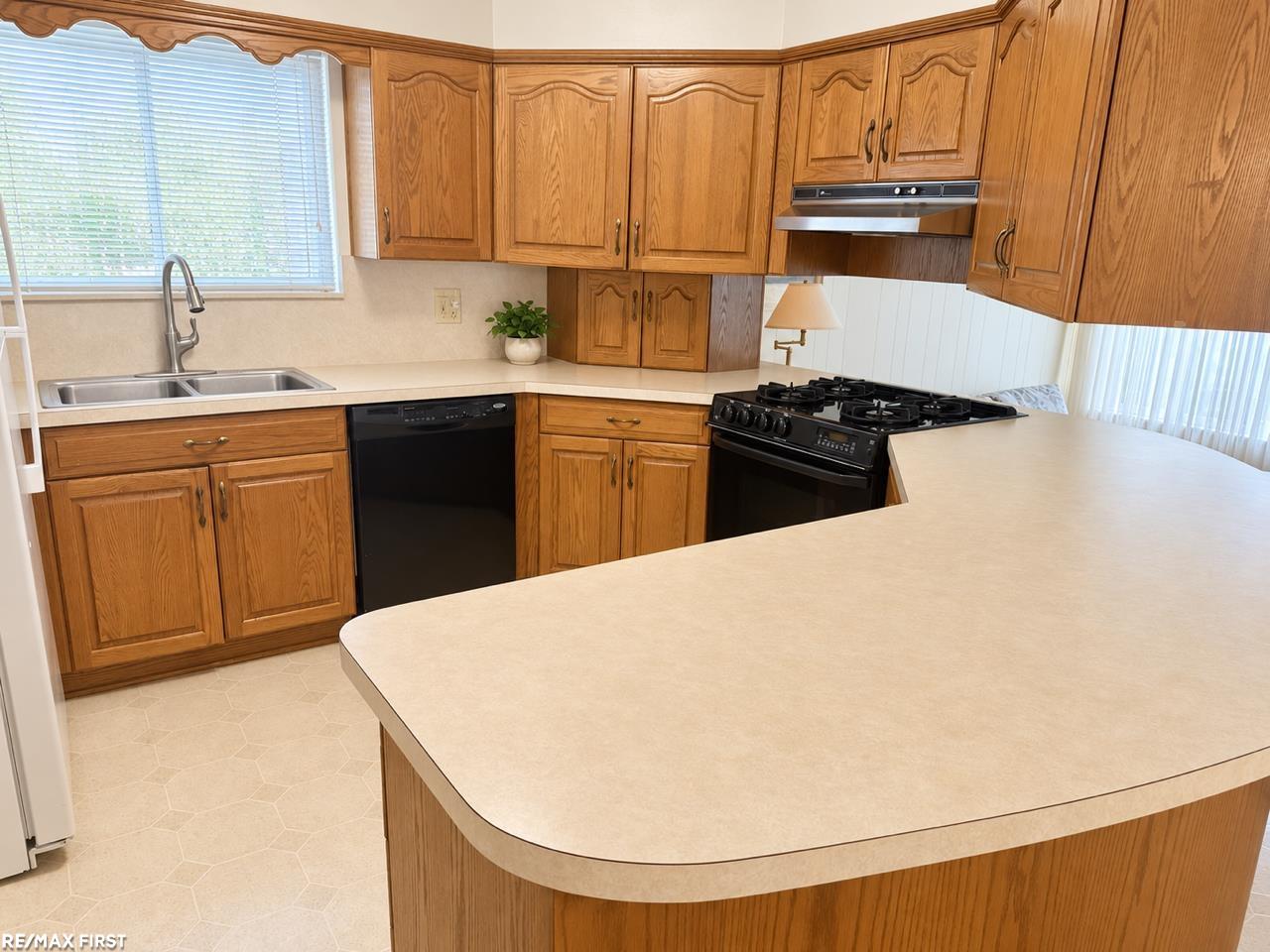 Photo 3 of Single family home for sale at 33628 Chatsworth Dr, Sterling Heights, MI 48312 | MLS# 58050221983 | Listing updated on 2026-09-16