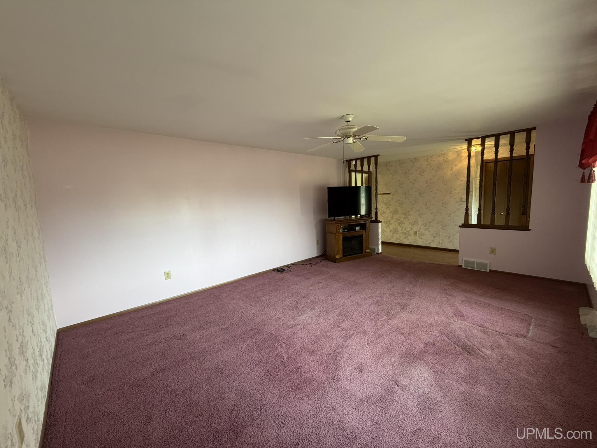 Photo 3 of Single family home for sale at 813 Turner Dr, Kingsford, MI 49802 | MLS# 50221986 | Listing updated on 2026-09-17
