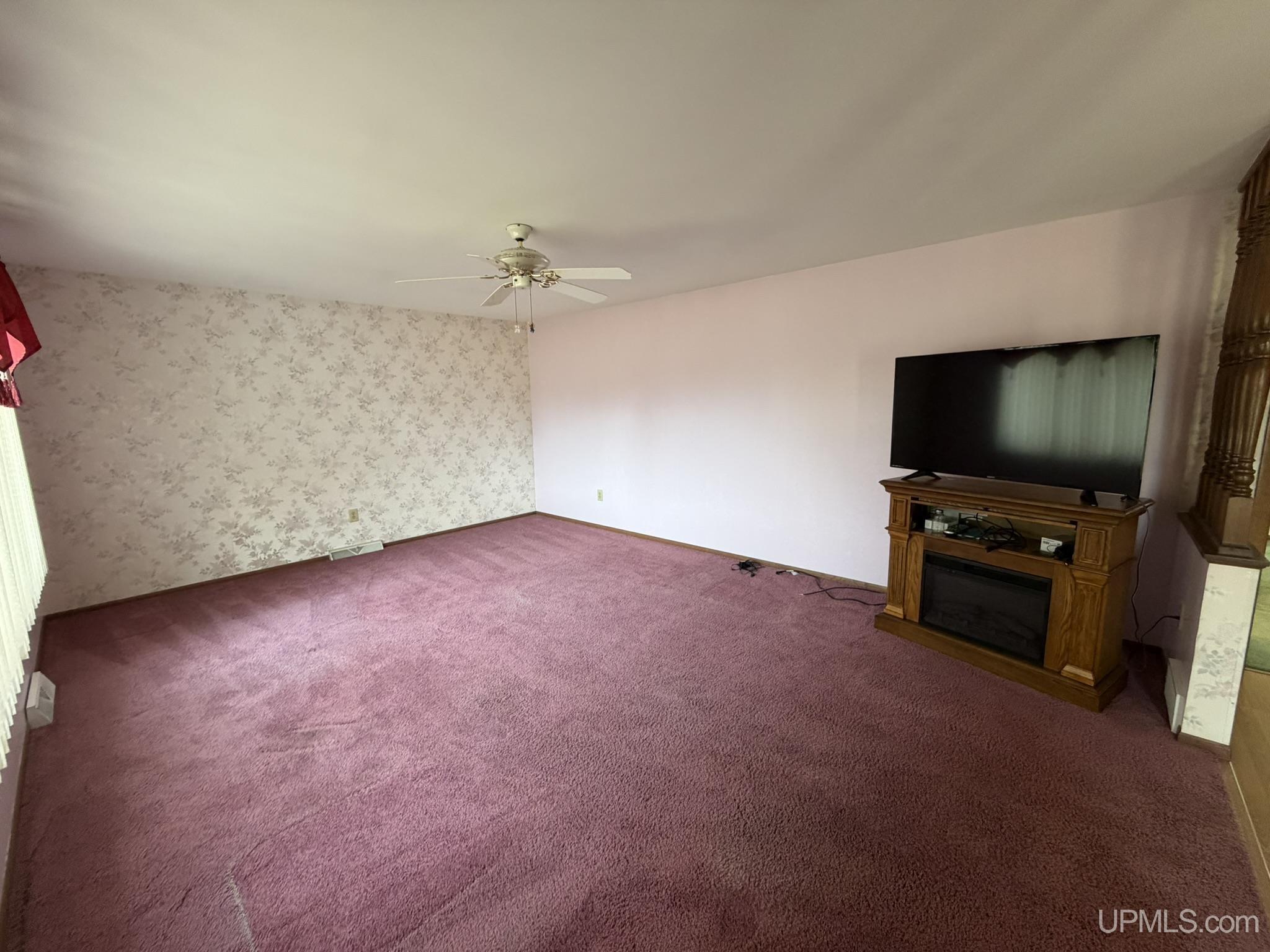 Photo 4 of Single family home for sale at 813 Turner Dr, Kingsford, MI 49802 | MLS# 50221986 | Listing updated on 2026-09-17