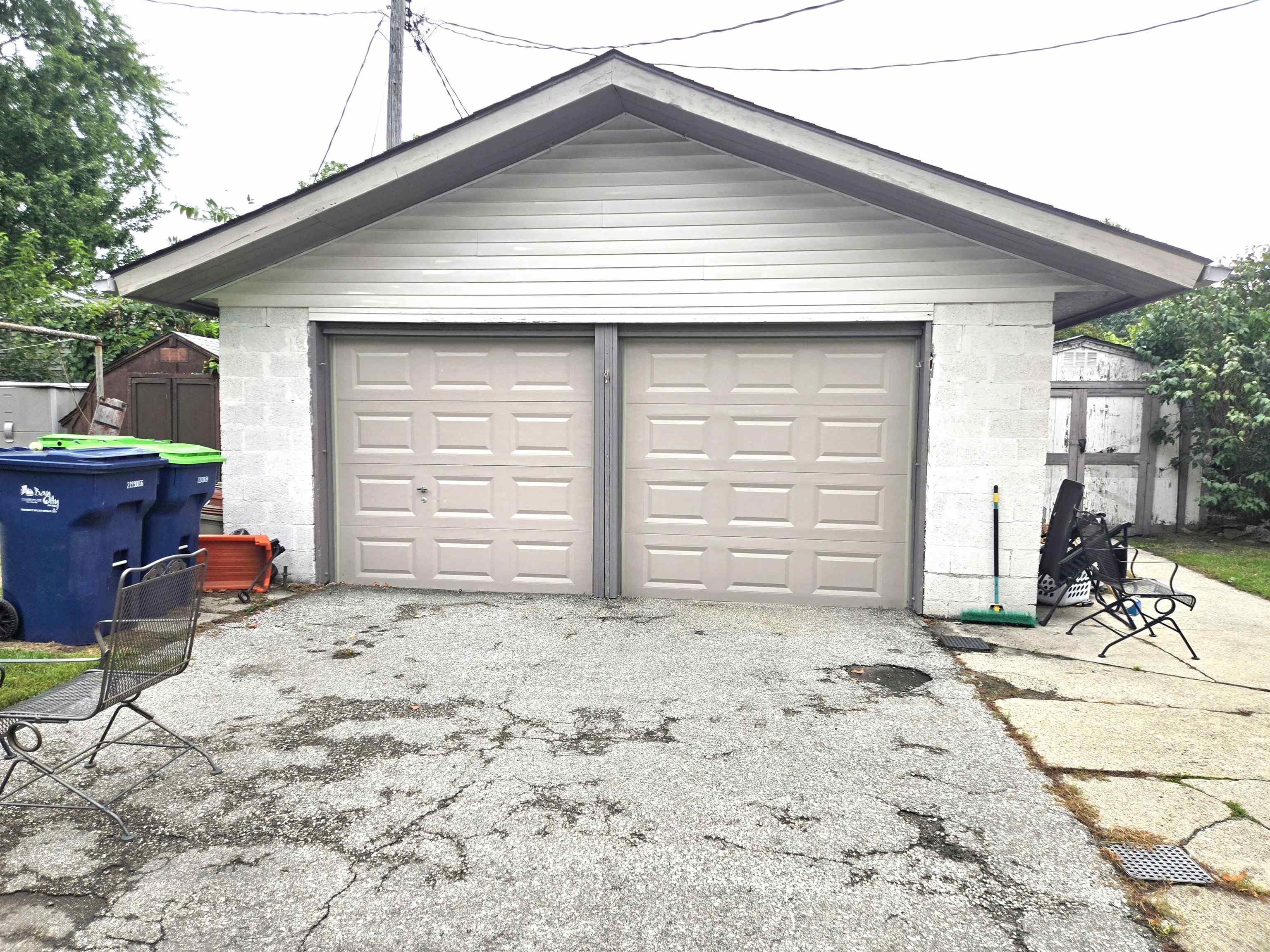Photo 2 of Single family home for sale at 1530 Elizabeth St, Bay City, MI 48708 | MLS# 50221992 | Listing updated on 2026-09-16