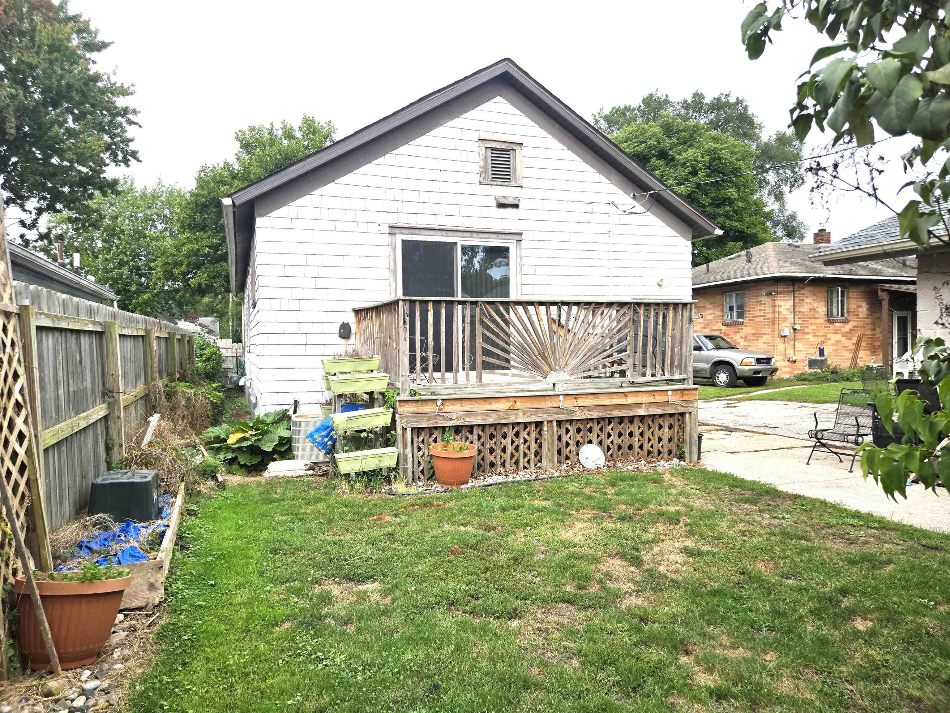 Photo 3 of Single family home for sale at 1530 Elizabeth St, Bay City, MI 48708 | MLS# 50221992 | Listing updated on 2026-09-16