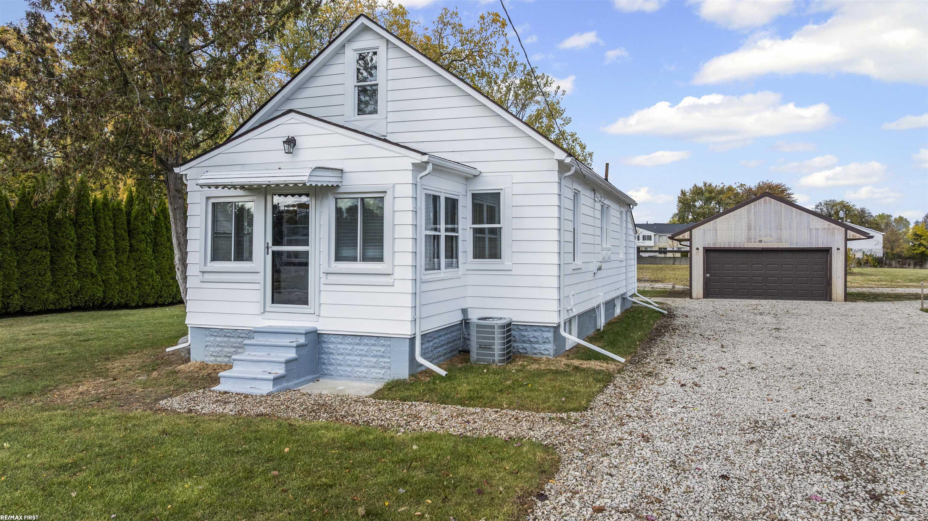 Photo 3 of Single family home for sale at 18905 Voiland St, Roseville, MI 48066 | MLS# 58050222000 | Listing updated on 2026-09-16