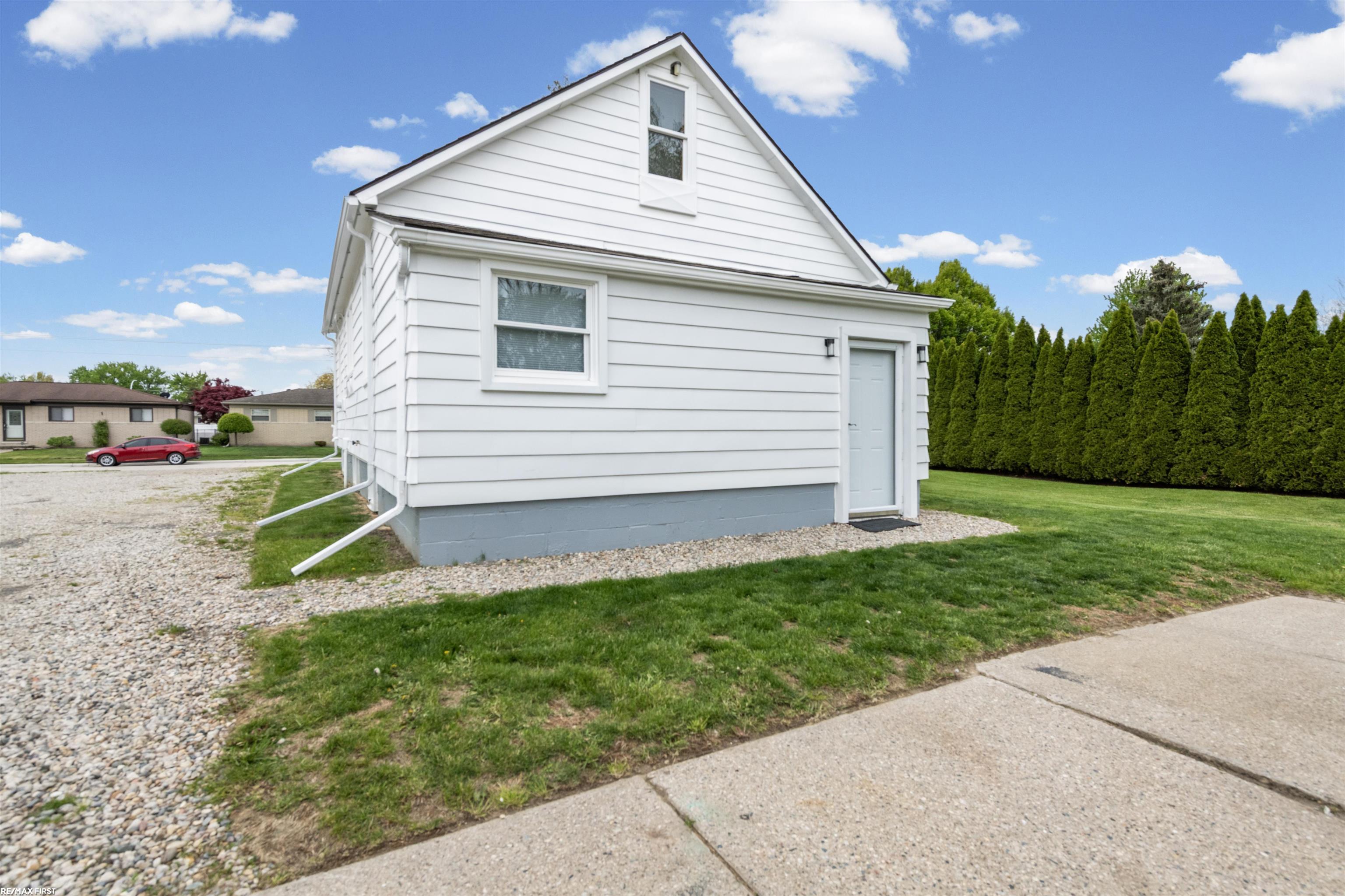 Photo 3 of Single family home for sale at 18905 Voiland St, Roseville, MI 48066 | MLS# 58050222000 | Listing updated on 2026-09-16
