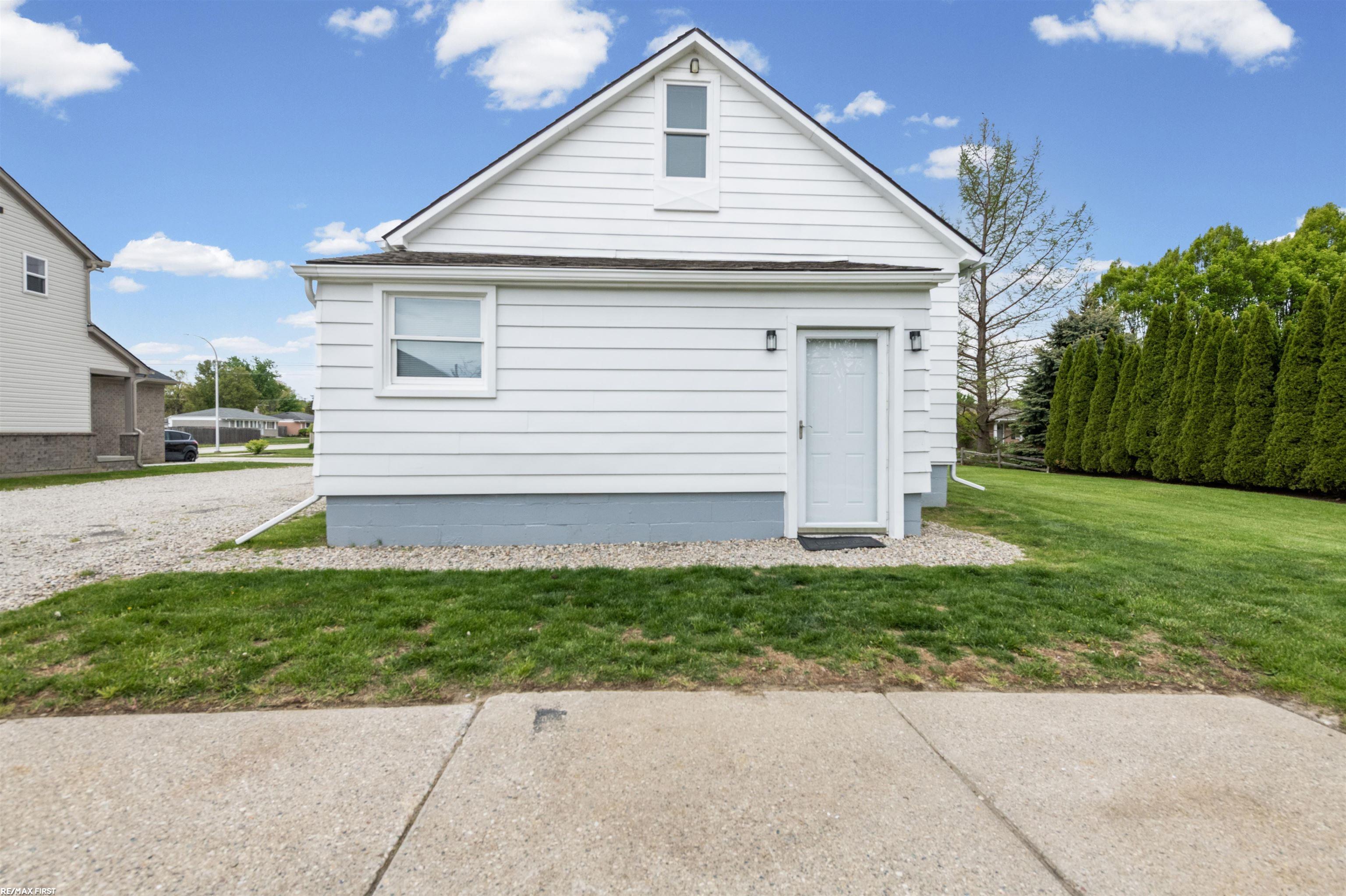Photo 4 of Single family home for sale at 18905 Voiland St, Roseville, MI 48066 | MLS# 58050222000 | Listing updated on 2026-09-16