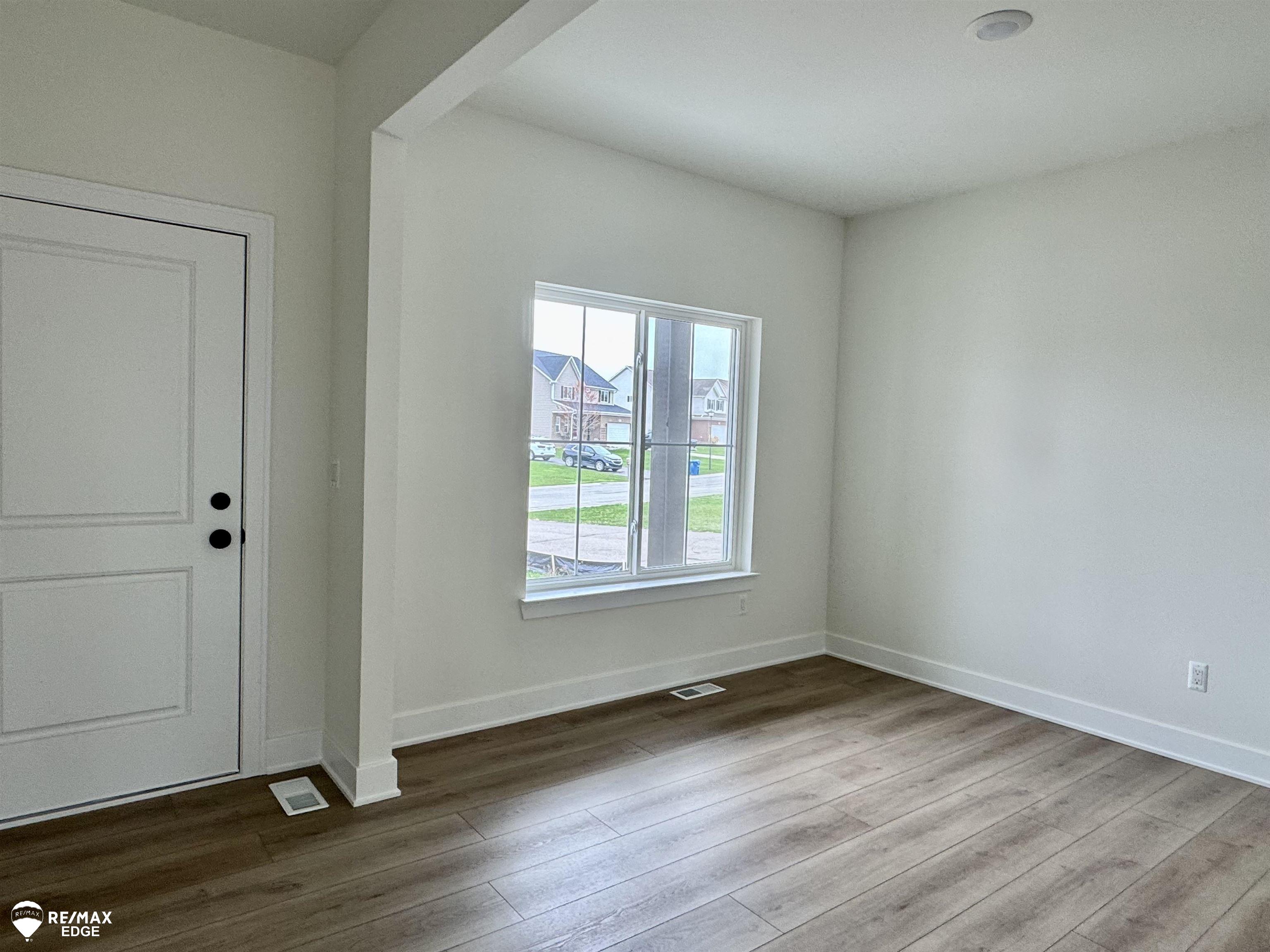 Photo 2 of Single family home for sale at 8311 Peninsula Cir, Grand Blanc, MI 48439 | MLS# 5050222001 | Listing updated on 2026-09-16