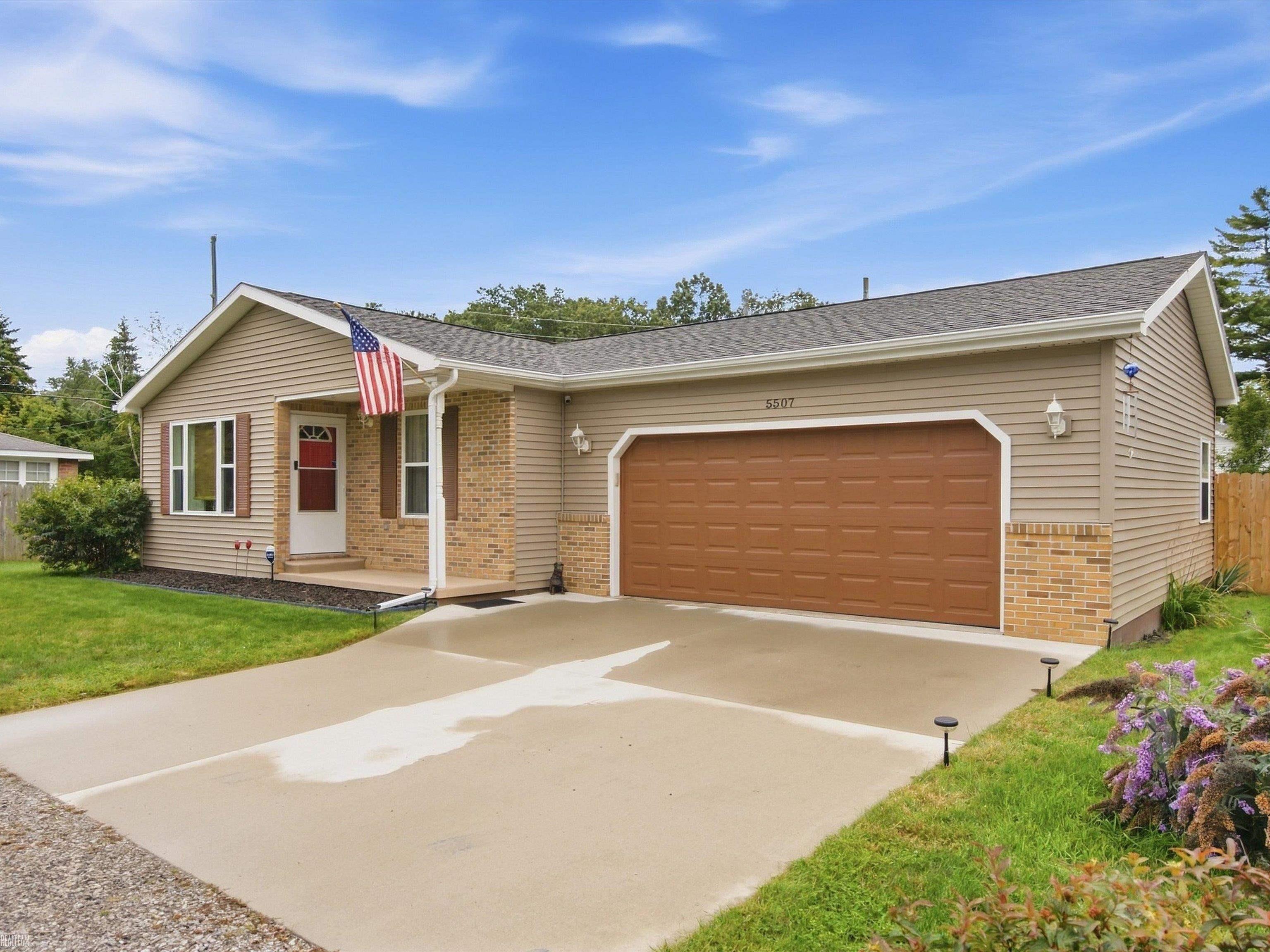 Photo 1 of Single family home for sale at 5507 Lakeshore Rd, Fort Gratiot, MI 48059 | MLS# 58050222003 | Listing updated on 2026-09-16