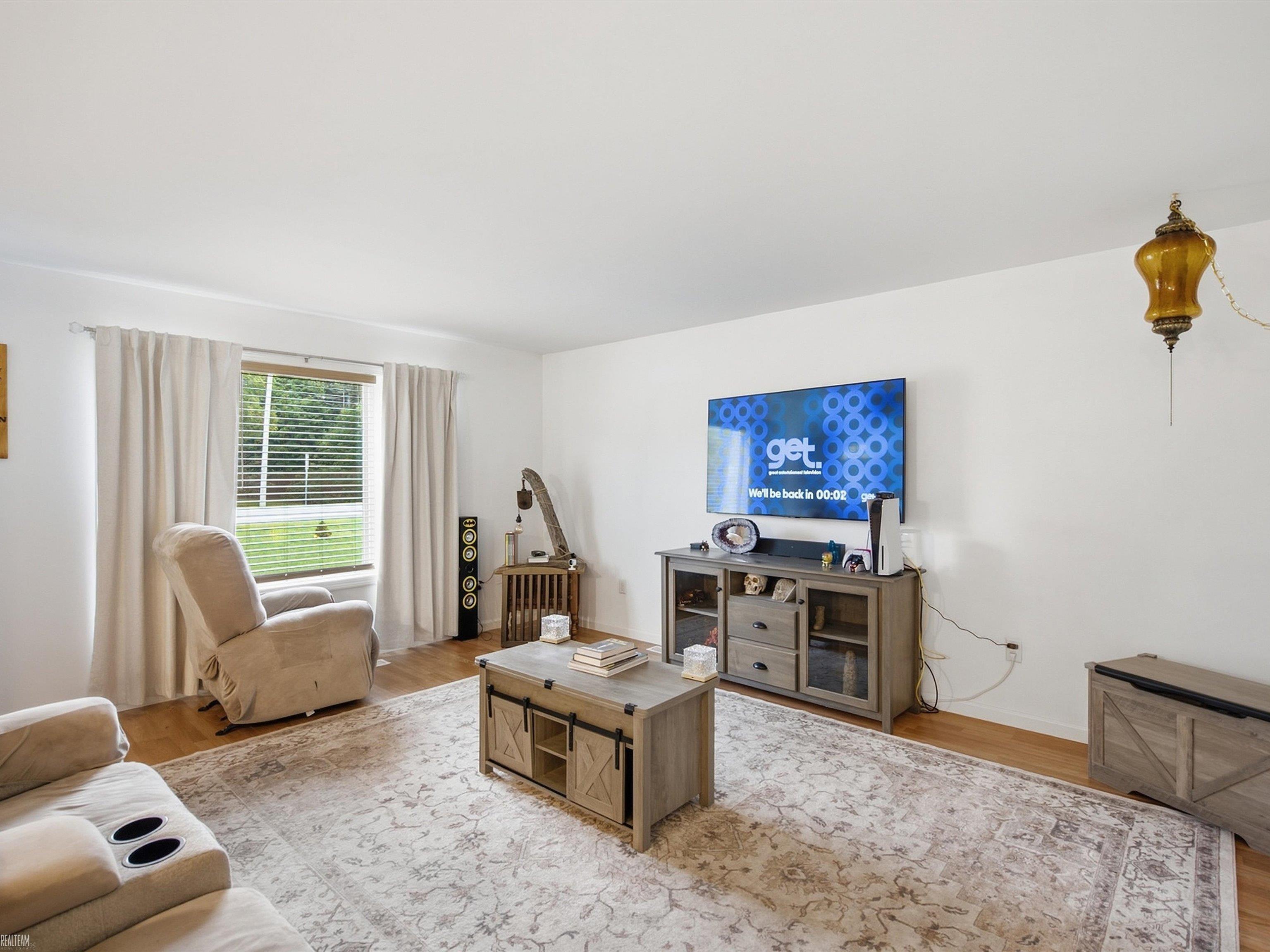 Photo 3 of Single family home for sale at 5507 Lakeshore Rd, Fort Gratiot, MI 48059 | MLS# 58050222003 | Listing updated on 2026-09-16