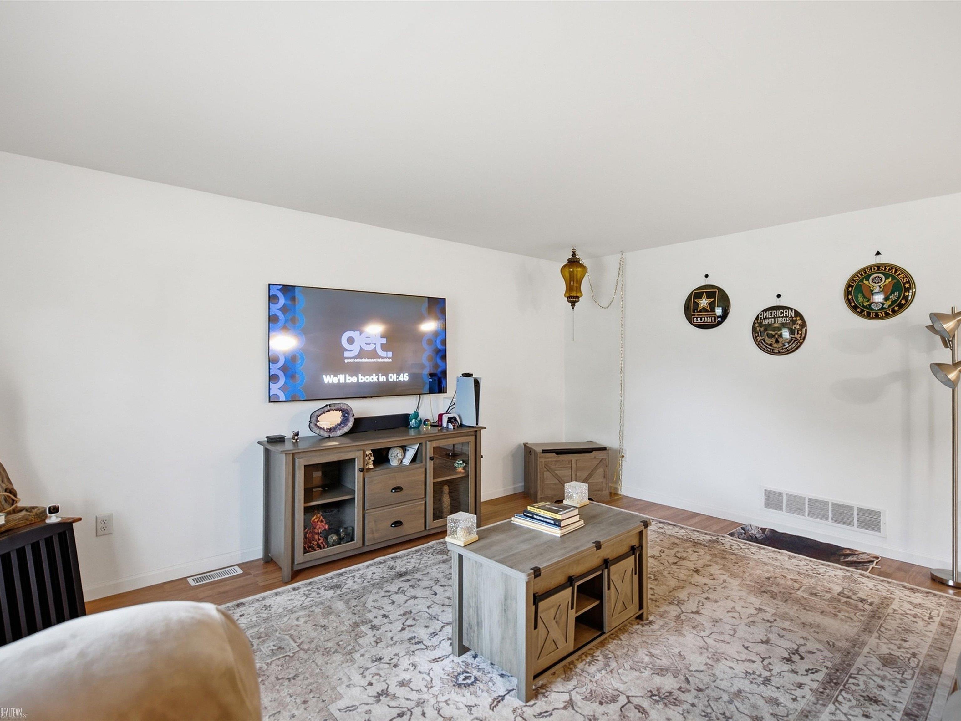 Photo 3 of Single family home for sale at 5507 Lakeshore Rd, Fort Gratiot, MI 48059 | MLS# 58050222003 | Listing updated on 2026-09-16