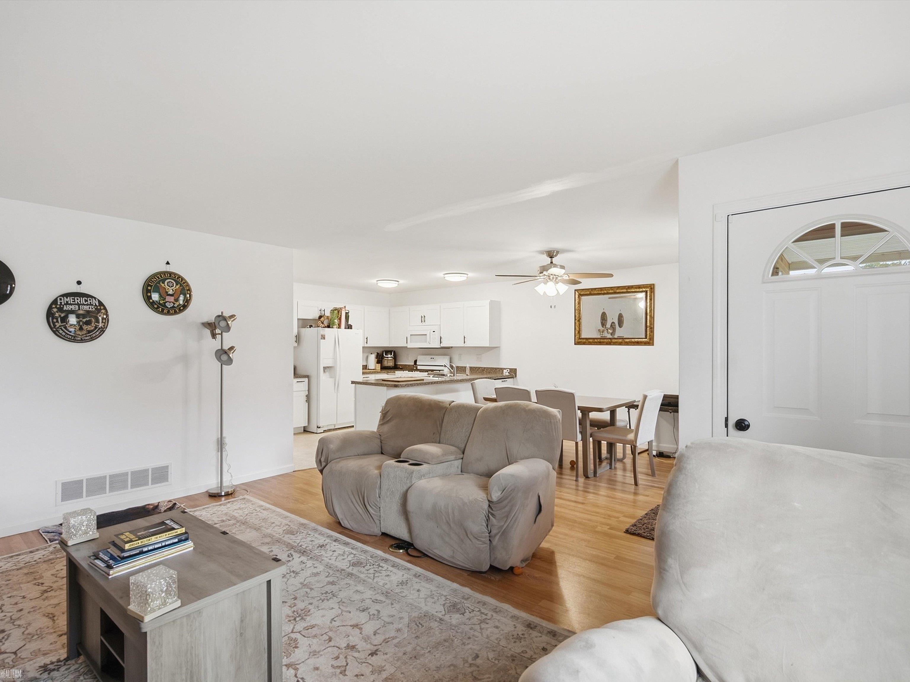 Photo 4 of Single family home for sale at 5507 Lakeshore Rd, Fort Gratiot, MI 48059 | MLS# 58050222003 | Listing updated on 2026-09-16