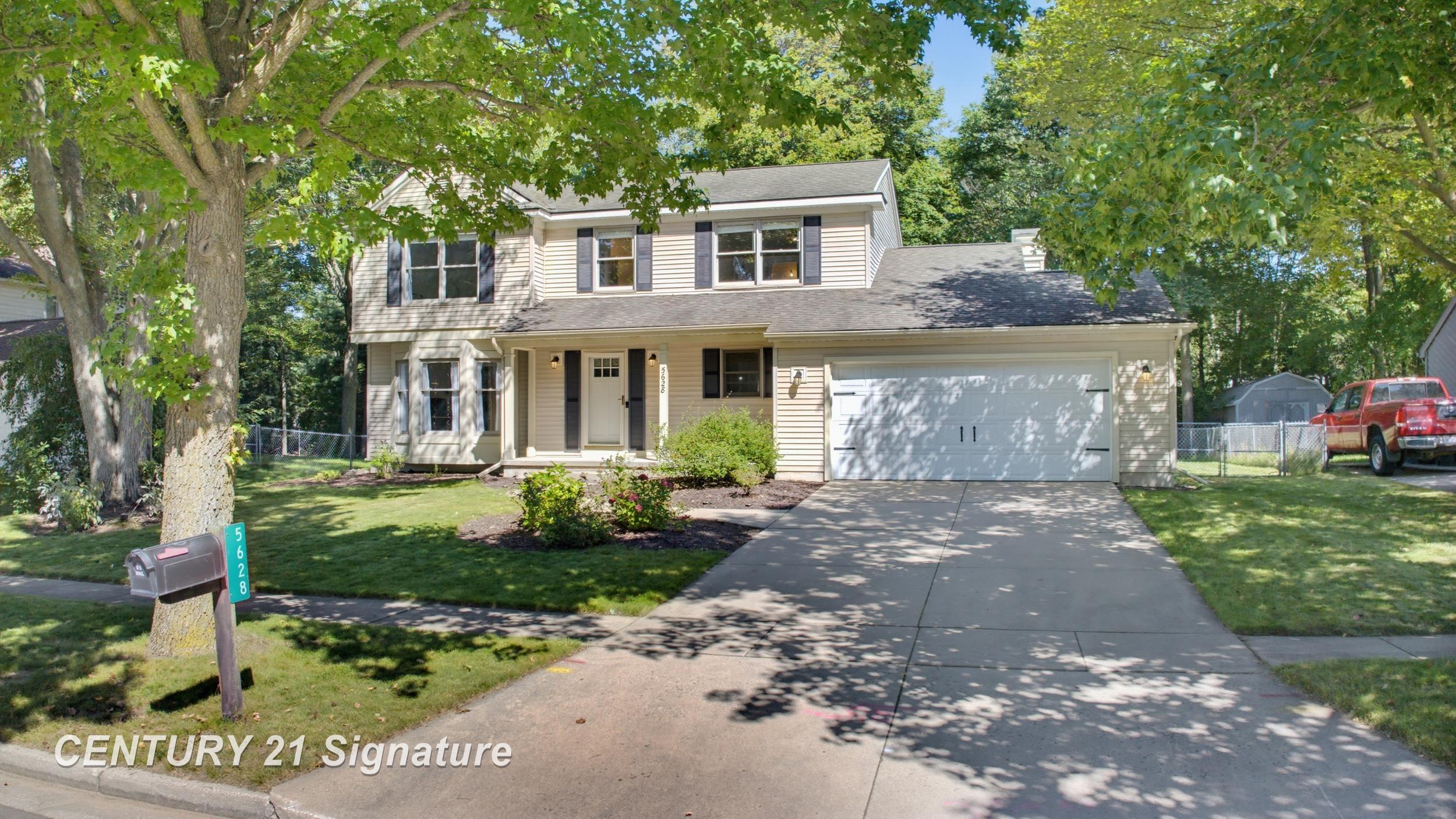 Photo 3 of Single family home for sale at 5628 Bloomfield Dr, Midland, MI 48642 | MLS# 61050222004 | Listing updated on 2026-09-17