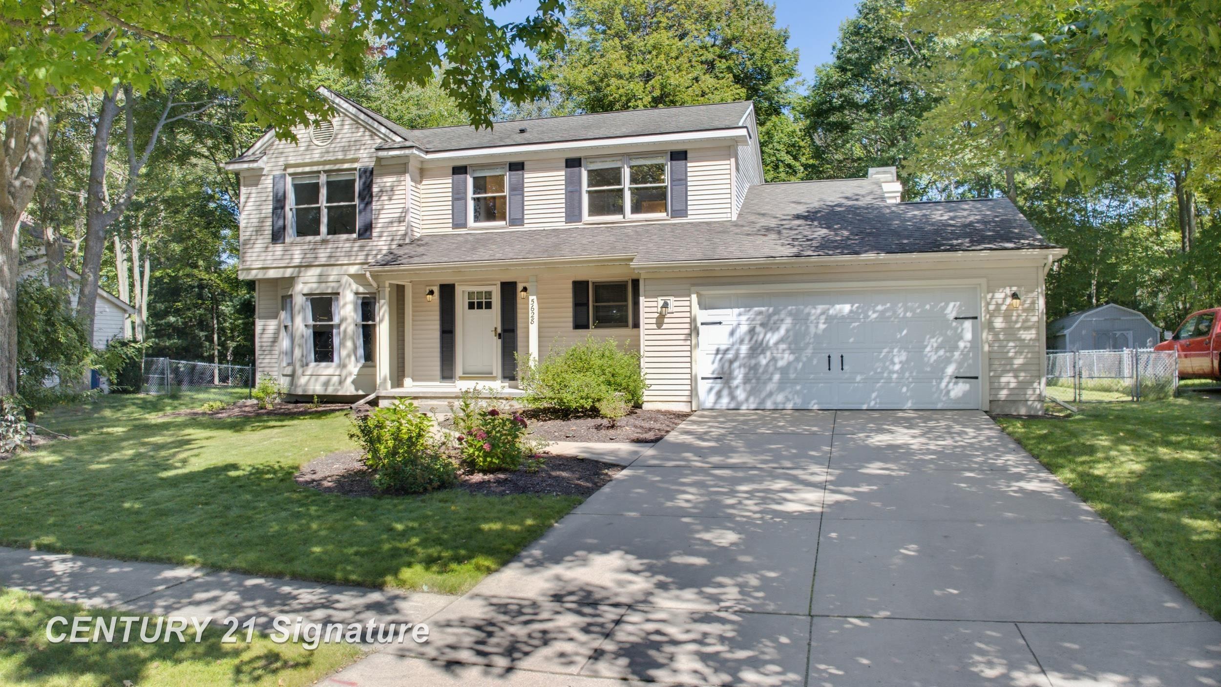Photo 3 of Single family home for sale at 5628 Bloomfield Dr, Midland, MI 48642 | MLS# 61050222004 | Listing updated on 2026-09-17