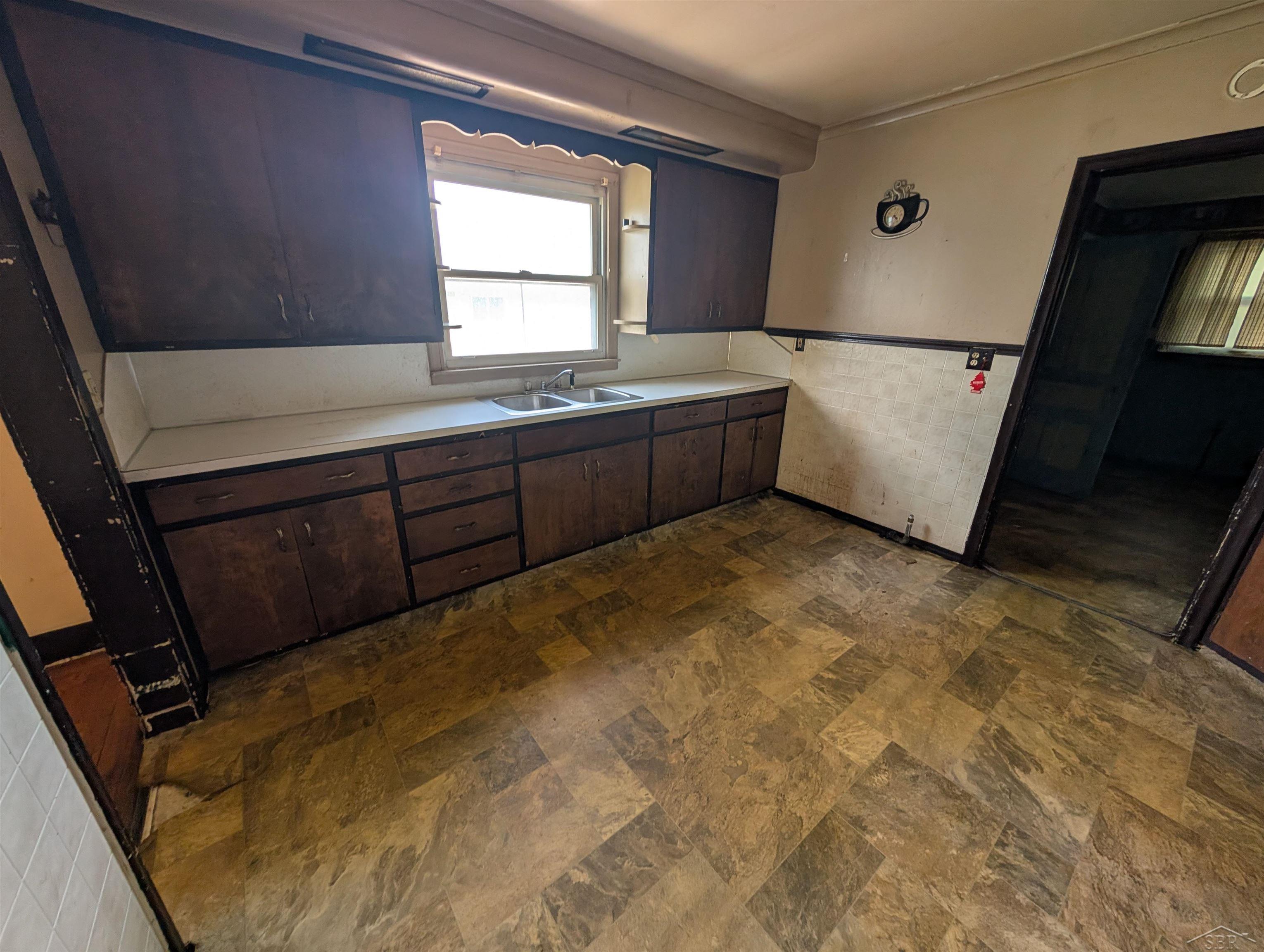 Photo 2 of Single family home for sale at 2307 S Niagara St, Saginaw, MI 48602 | MLS# 61050222025 | Listing updated on 2026-09-16