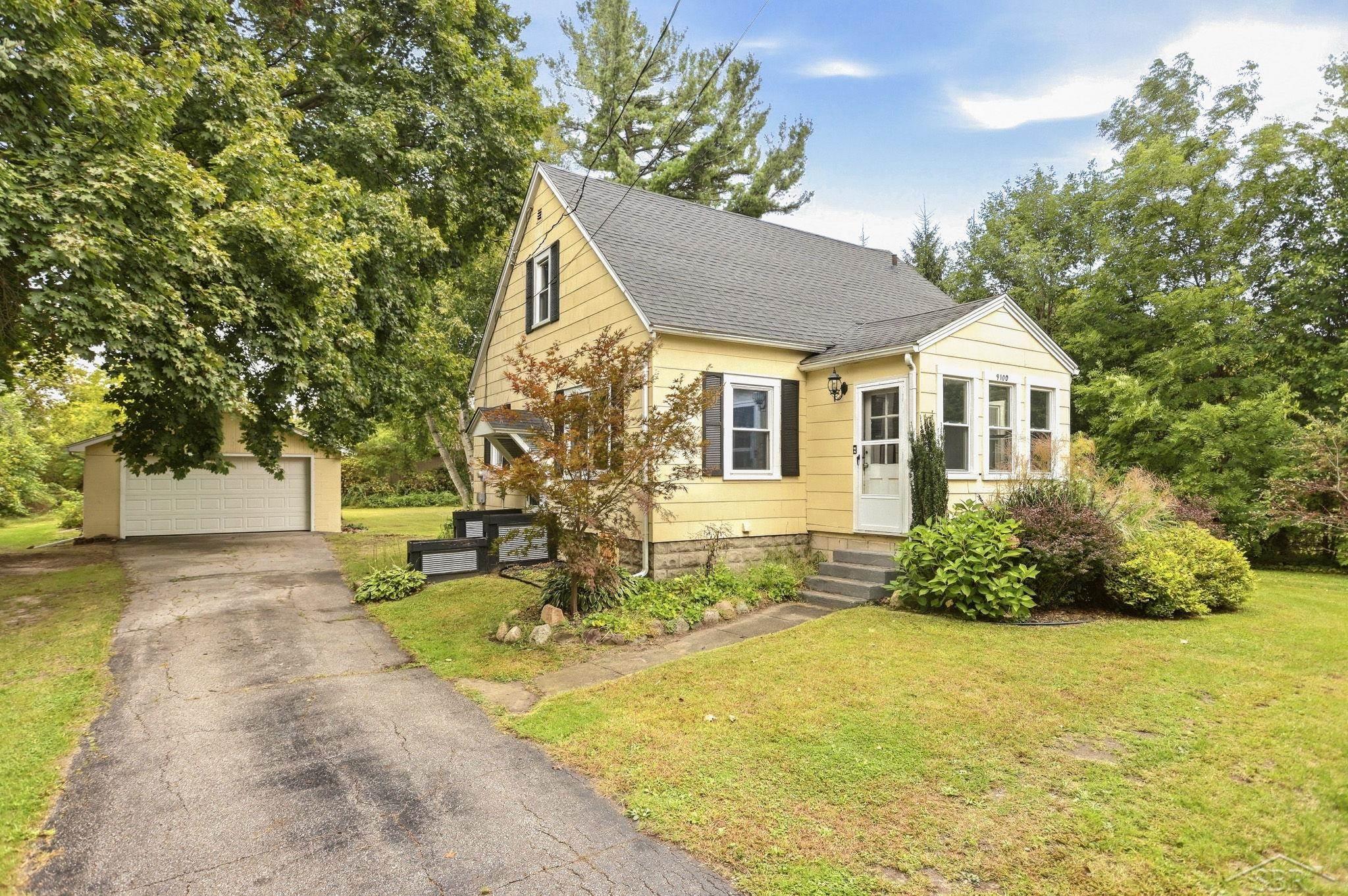 Single family home for sale at 9100 Frost Rd, Saginaw, MI 48609 | MLS# 61050222040