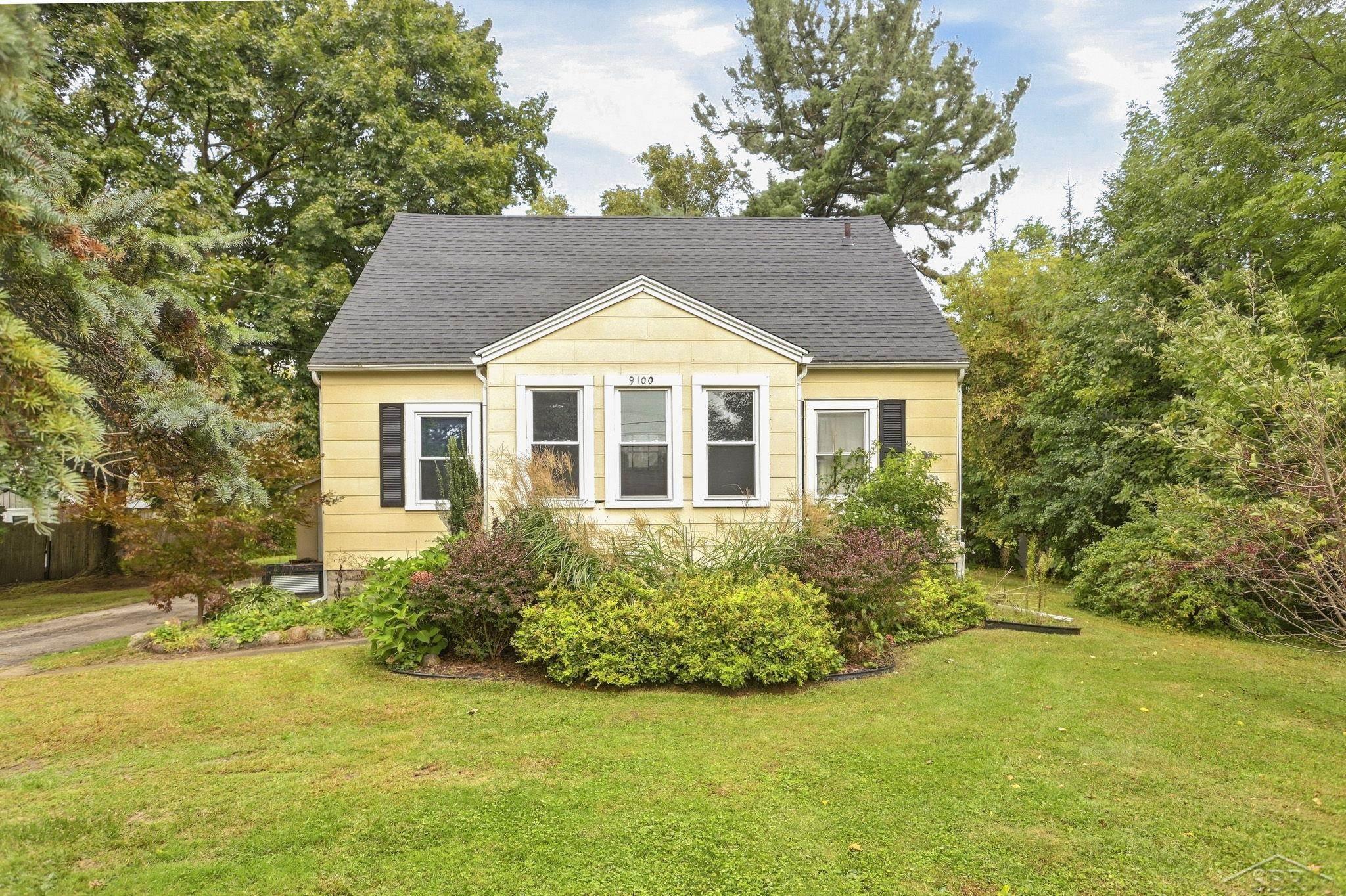 Photo 2 of Single family home for sale at 9100 Frost Rd, Saginaw, MI 48609 | MLS# 61050222040 | Listing updated on 2026-09-17