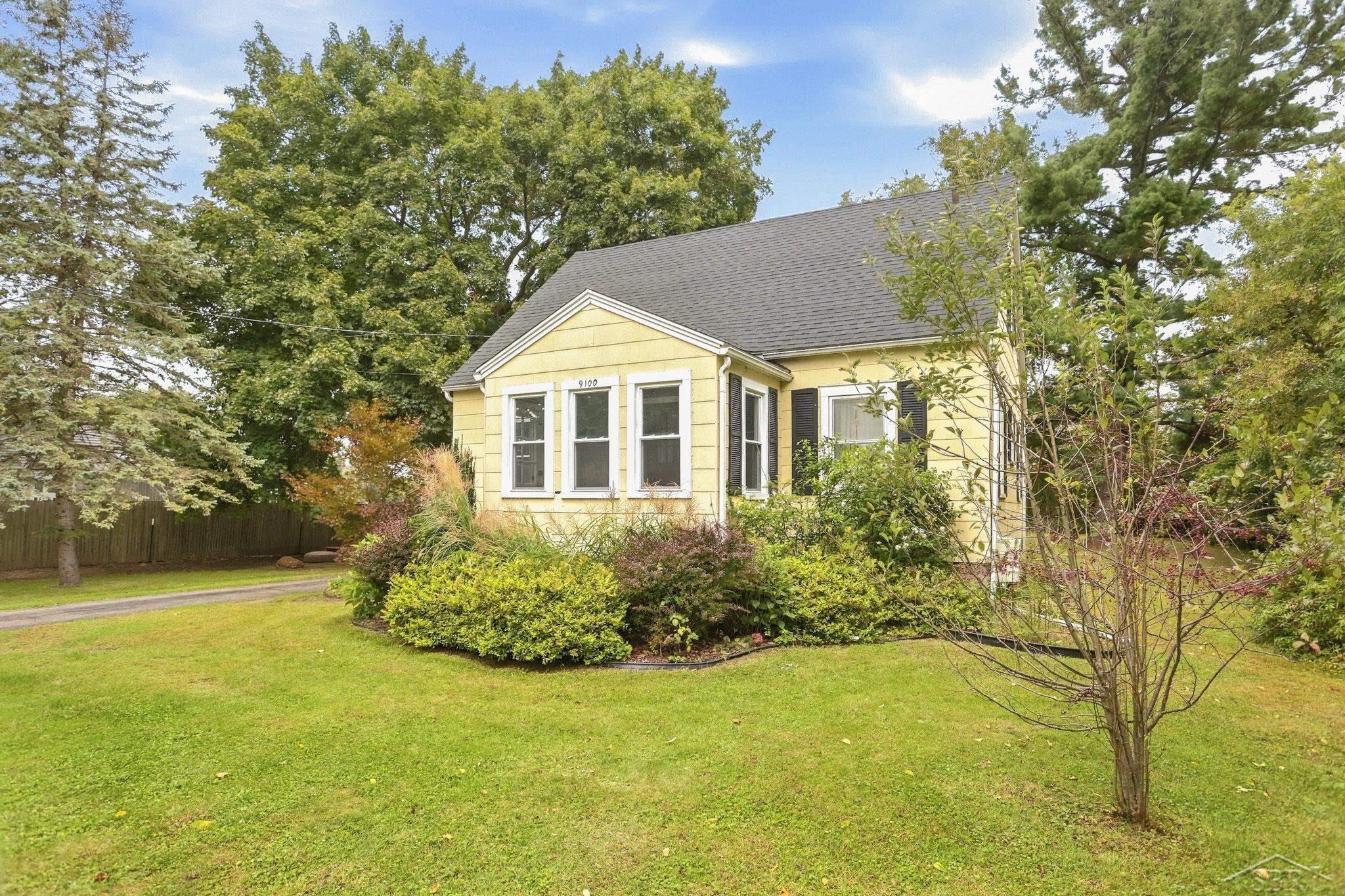 Photo 3 of Single family home for sale at 9100 Frost Rd, Saginaw, MI 48609 | MLS# 61050222040 | Listing updated on 2026-09-17