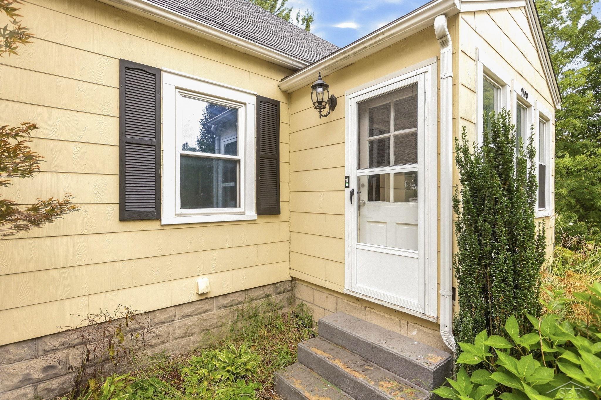 Photo 3 of Single family home for sale at 9100 Frost Rd, Saginaw, MI 48609 | MLS# 61050222040 | Listing updated on 2026-09-17