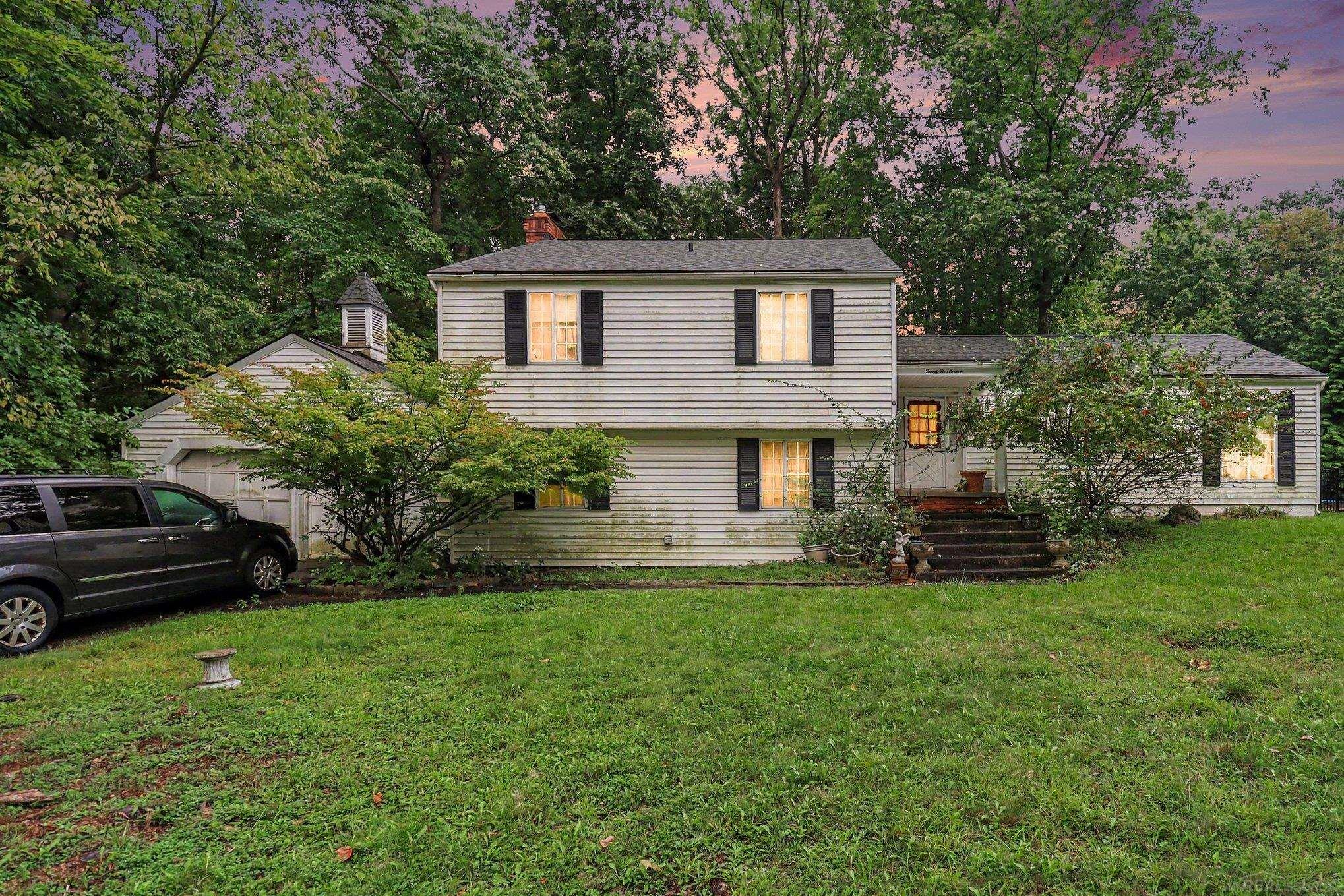 Photo 2 of Single family home for sale at 2511 Hounds Chase Dr, Troy, MI 48098 | MLS# 58050222041 | Listing updated on 2026-09-17