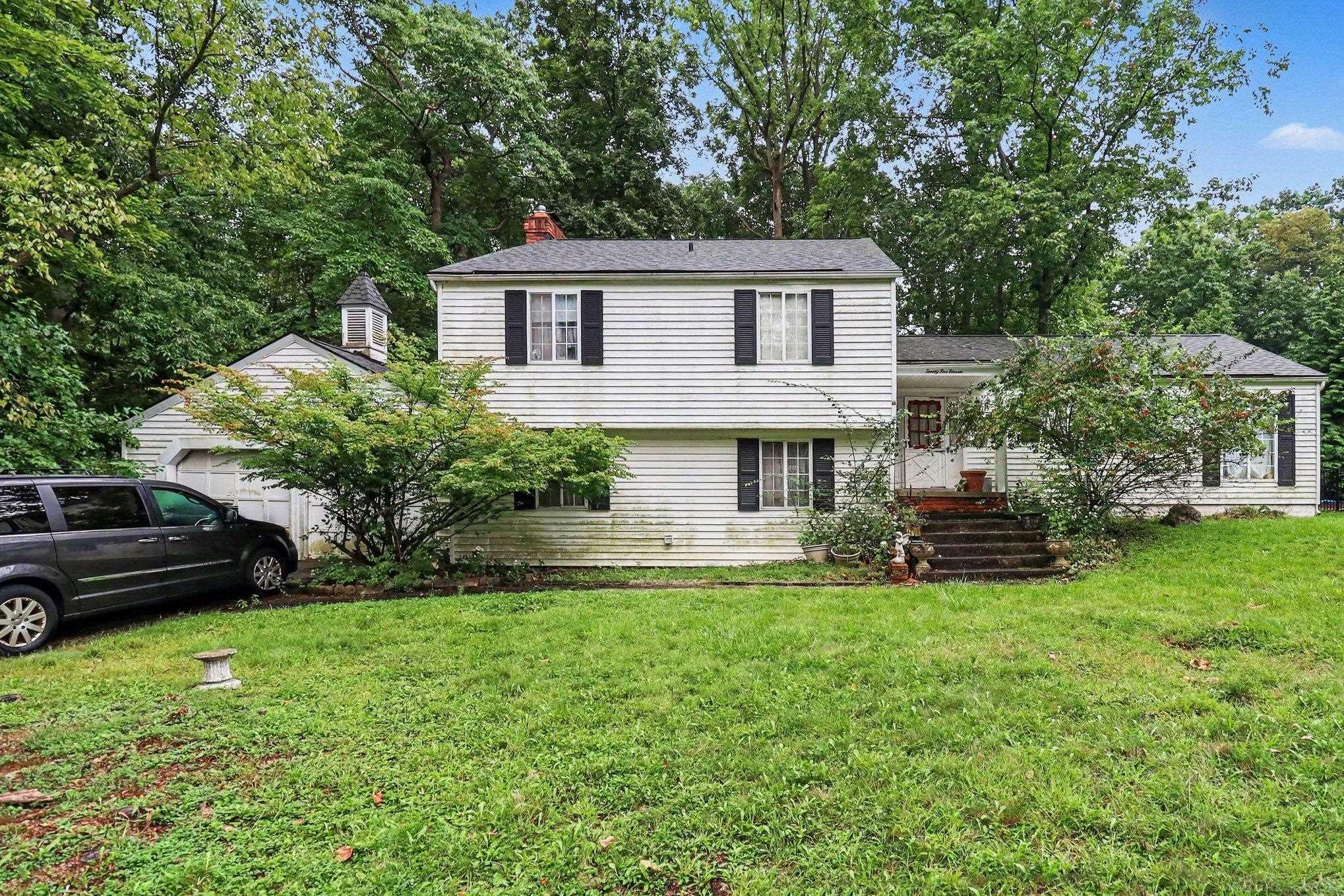 Photo 3 of Single family home for sale at 2511 Hounds Chase Dr, Troy, MI 48098 | MLS# 58050222041 | Listing updated on 2026-09-17
