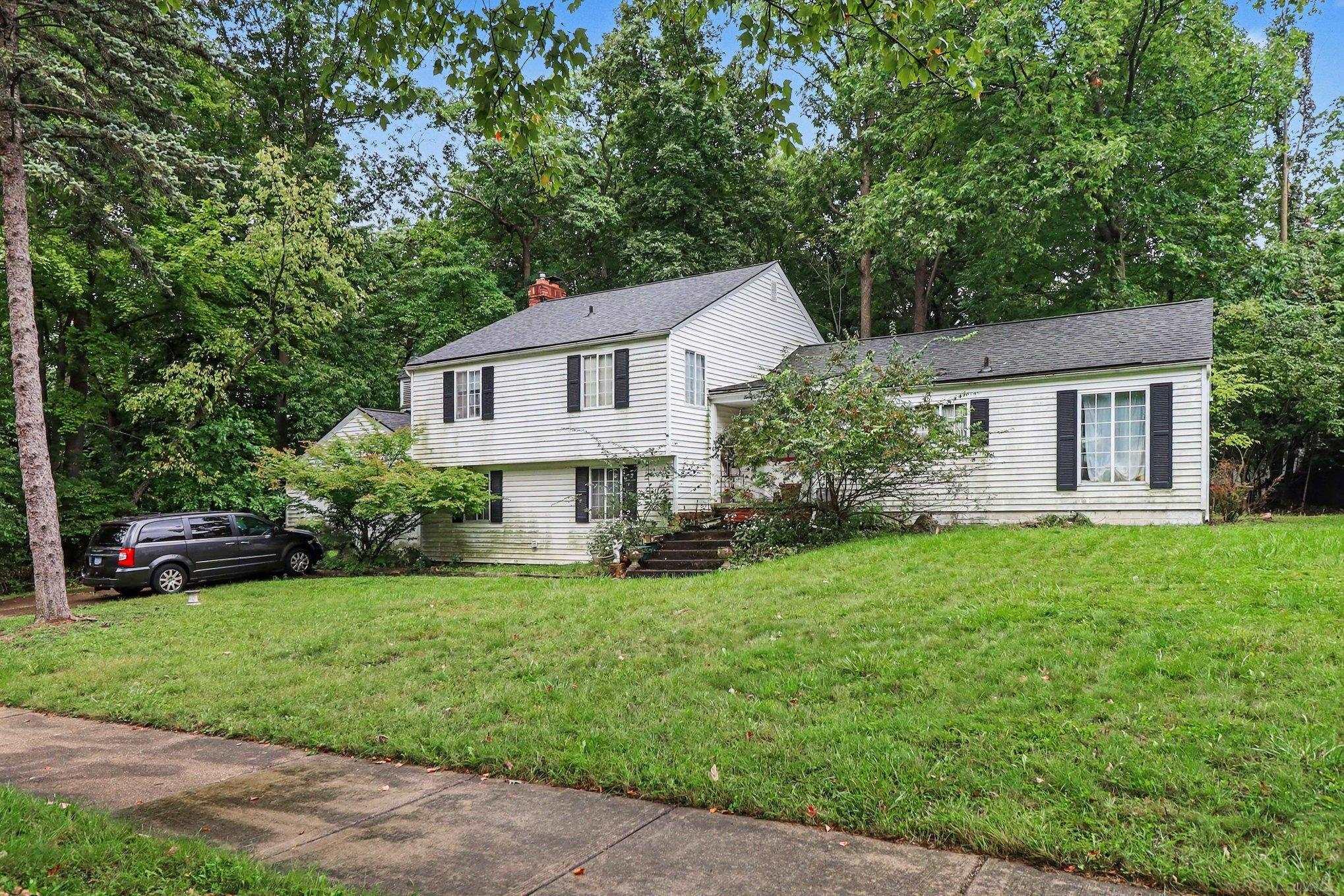Photo 3 of Single family home for sale at 2511 Hounds Chase Dr, Troy, MI 48098 | MLS# 58050222041 | Listing updated on 2026-09-17