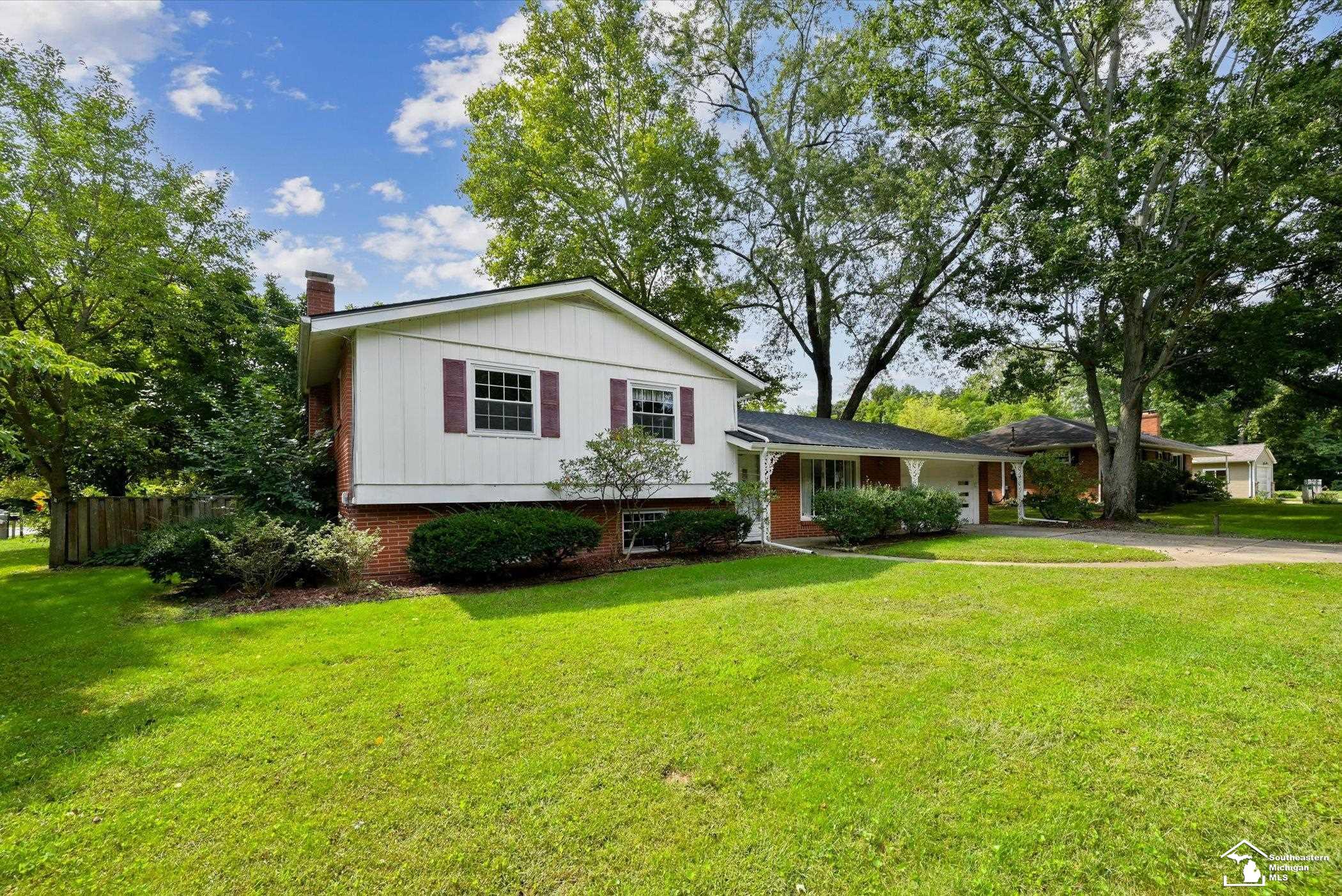 Photo 2 of Single family home for sale at 663 Pawnee Trl, Temperance, MI 48182 | MLS# 57050222044 | Listing updated on 2026-09-17