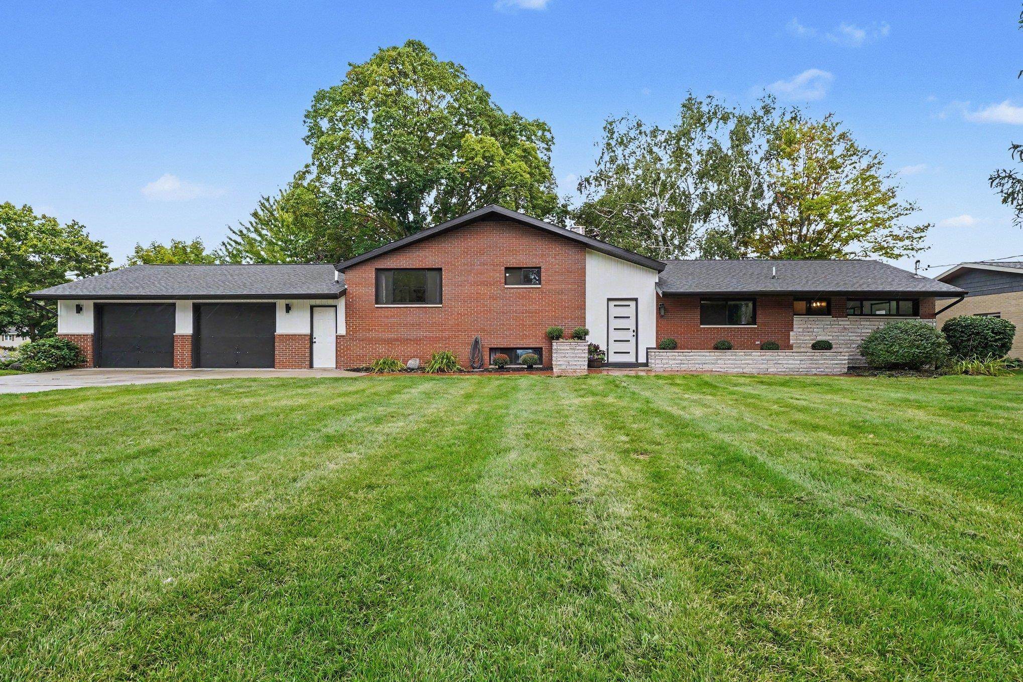 Photo 1 of Single family home for sale at 3149 W Riverview Dr, Bay City, MI 48706 | MLS# 50222047 | Listing updated on 2026-09-17