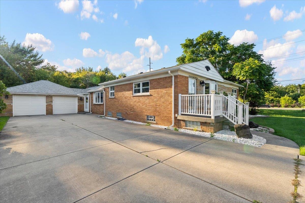 Photo 2 of Single family home for sale at 44833 Maddelein St, Clinton Township, MI 48036 | MLS# 58050222049 | Listing updated on 2026-09-17