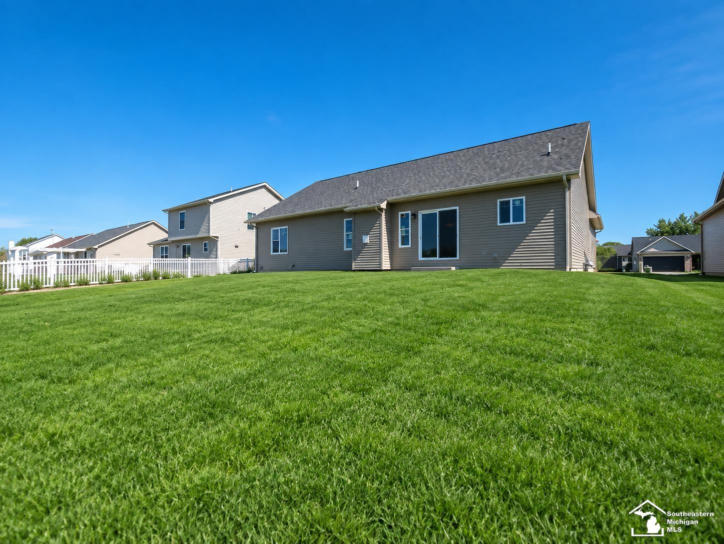 Photo 2 of Single family home for sale at 792 E Sweet Briar Ln, Monroe, MI 48161 | MLS# 57050222050 | Listing updated on 2026-09-30