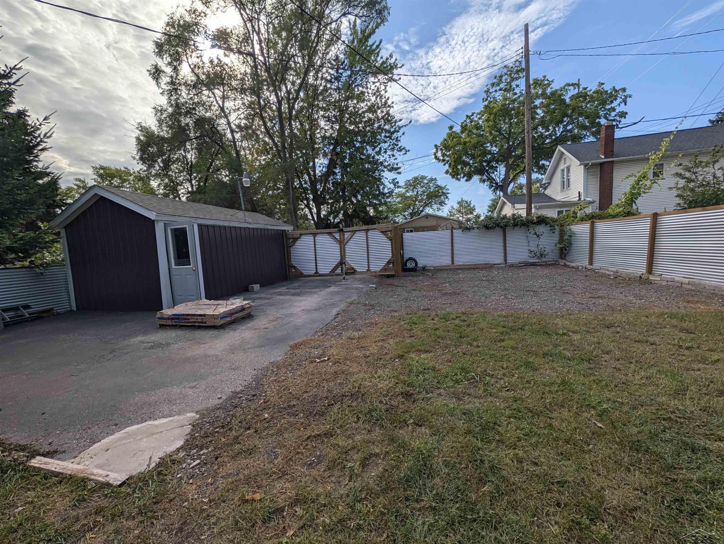 Photo 3 of Single family home for sale at 319 N Madison Ave, Bay City, MI 48708 | MLS# 61050222053 | Listing updated on 2026-09-17