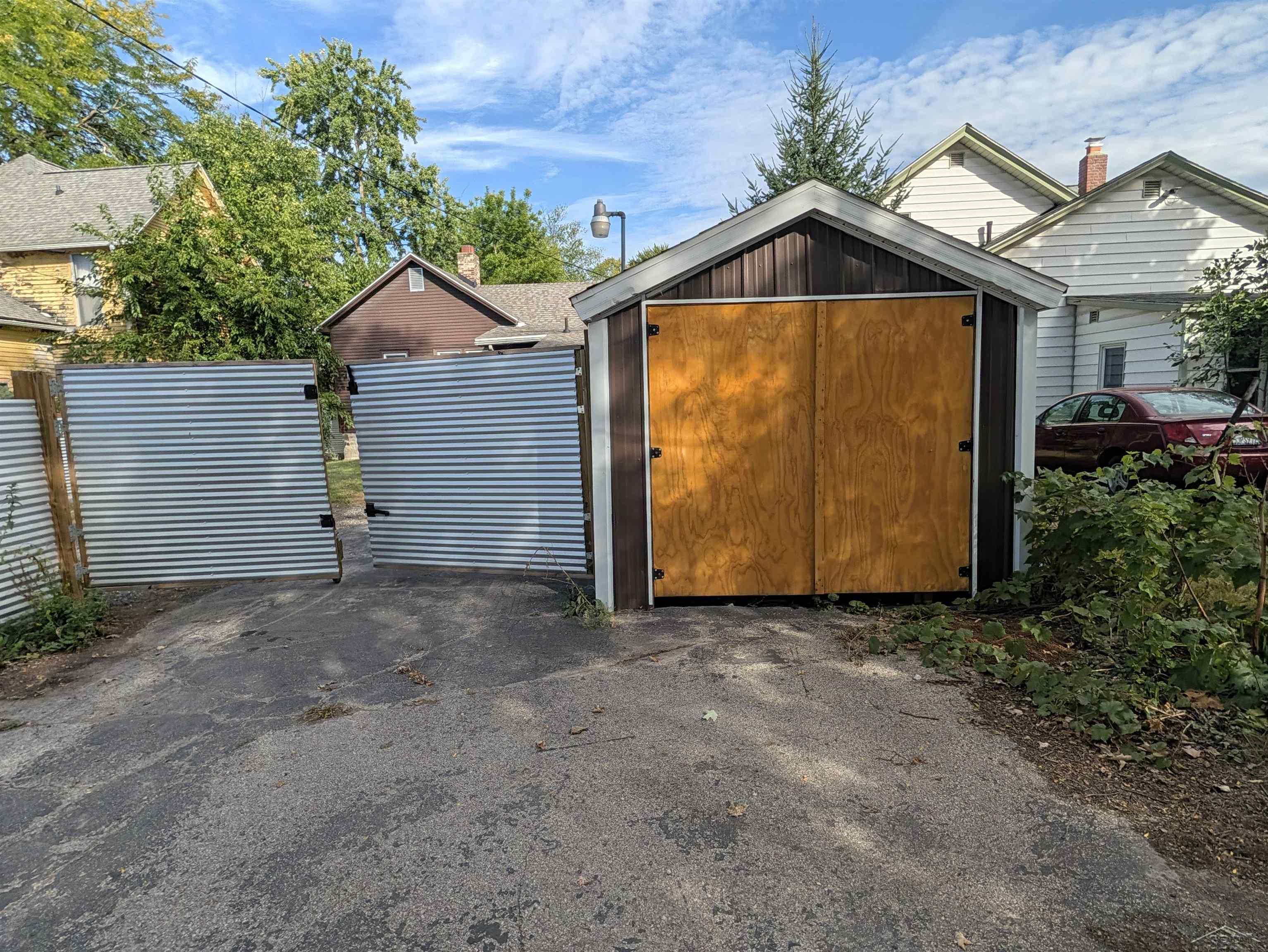 Photo 4 of Single family home for sale at 319 N Madison Ave, Bay City, MI 48708 | MLS# 61050222053 | Listing updated on 2026-09-17