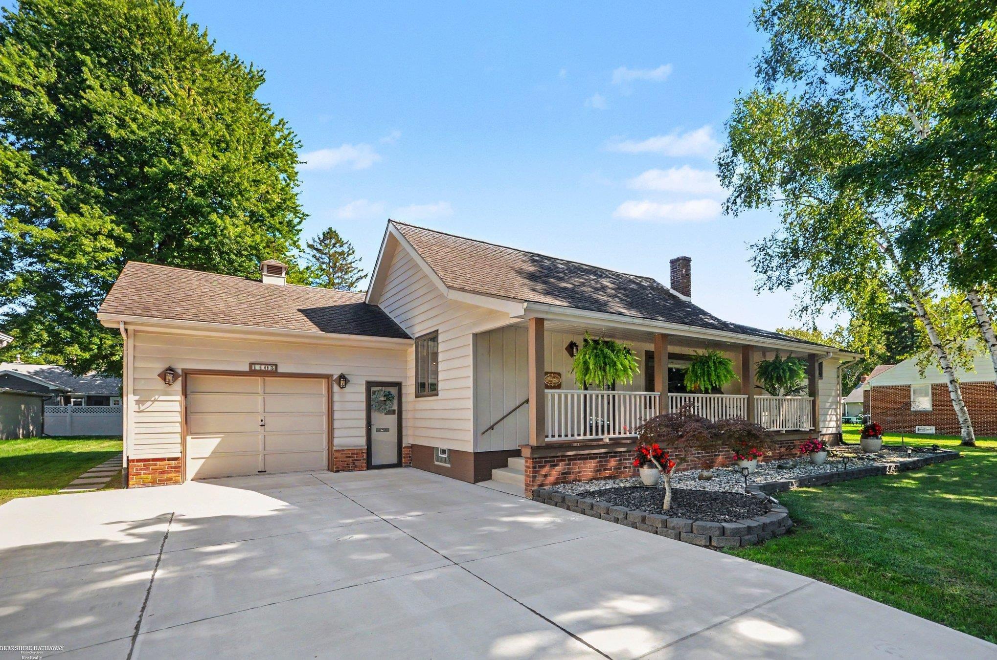 Photo 2 of Single family home for sale at 1105 Henry St, Saint Clair, MI 48079 | MLS# 58050222057 | Listing updated on 2026-09-17