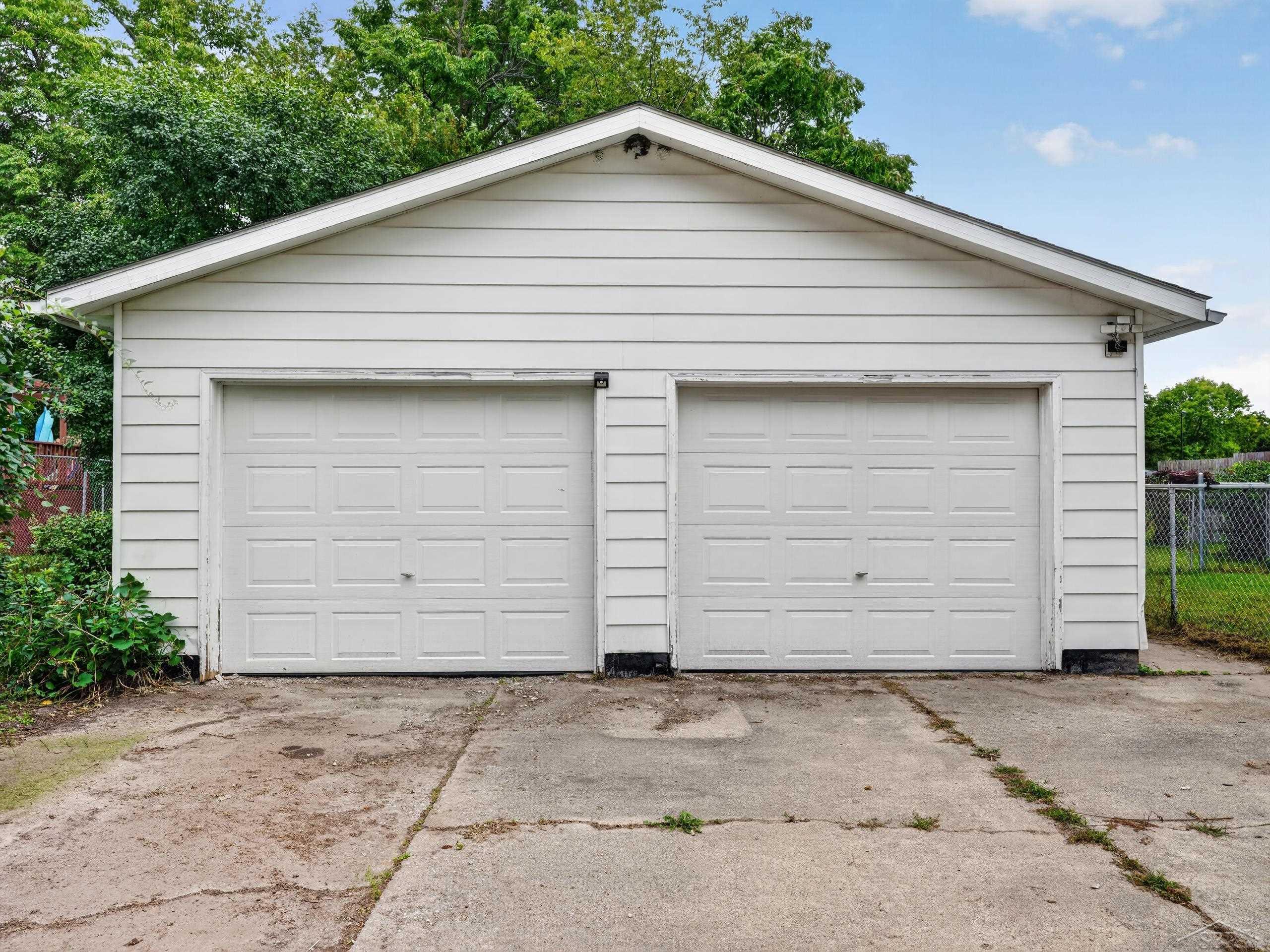 Photo 2 of Single family home for sale at 412 Longview St, Midland, MI 48642 | MLS# 61050222063 | Listing updated on 2026-09-17