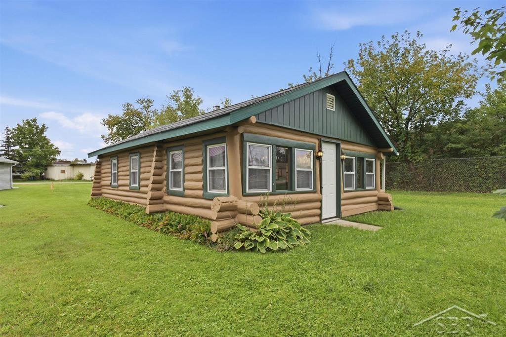 Photo 2 of Single family home for sale at 108 Cass St, Houghton Lake, MI 48629 | MLS# 61050222084 | Listing updated on 2026-09-17