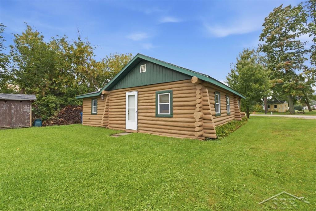 Photo 3 of Single family home for sale at 108 Cass St, Houghton Lake, MI 48629 | MLS# 61050222084 | Listing updated on 2026-09-17