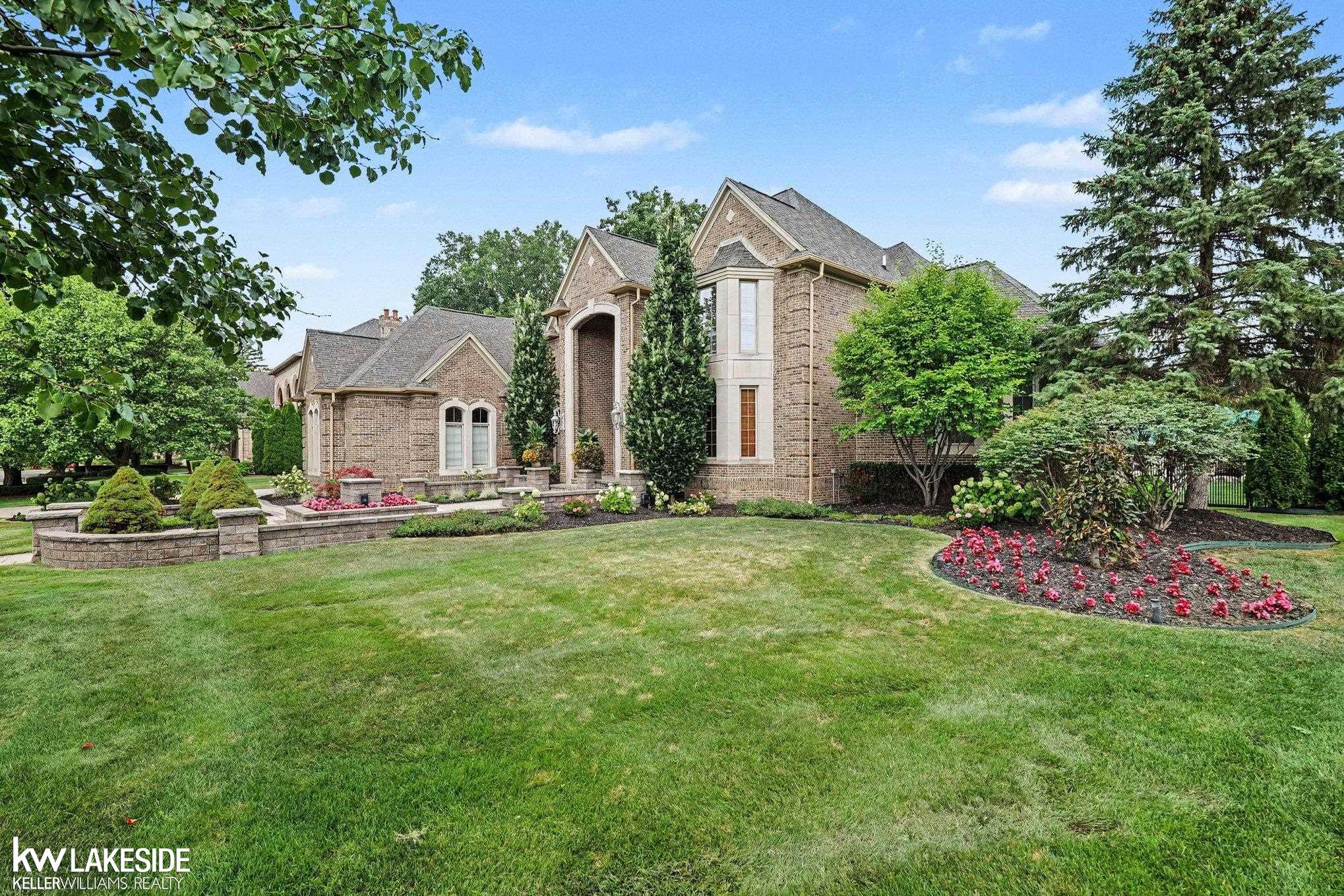 Photo 2 of Single family home for sale at 19814 Westchester Dr, Clinton Township, MI 48038 | MLS# 58050222090 | Listing updated on 2026-09-17