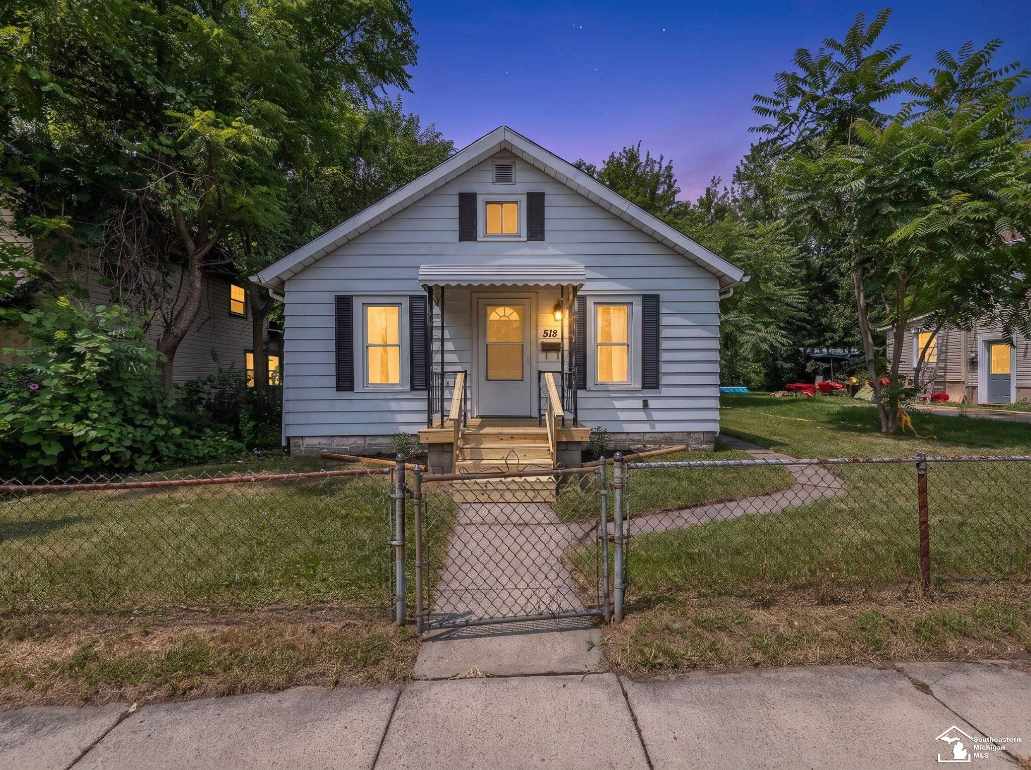 Photo 2 of Single family home for sale at 518 Eastchester St, Monroe, MI 48161 | MLS# 57050222110 | Listing updated on 2026-09-17