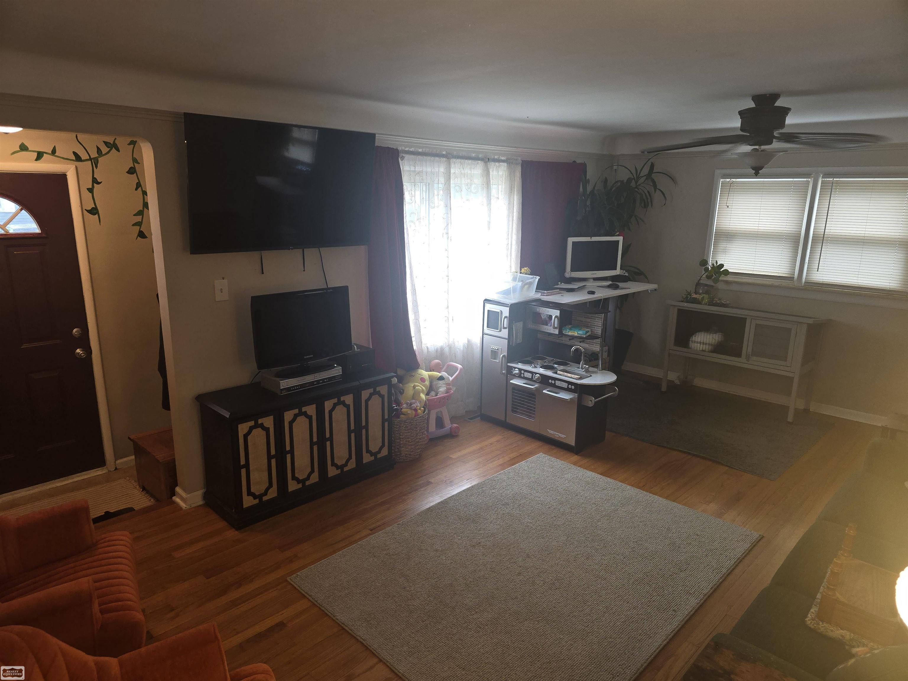 Photo 3 of Single family home for sale at 23805 Cushing Ave, Eastpointe, MI 48021 | MLS# 58050222115 | Listing updated on 2026-09-17