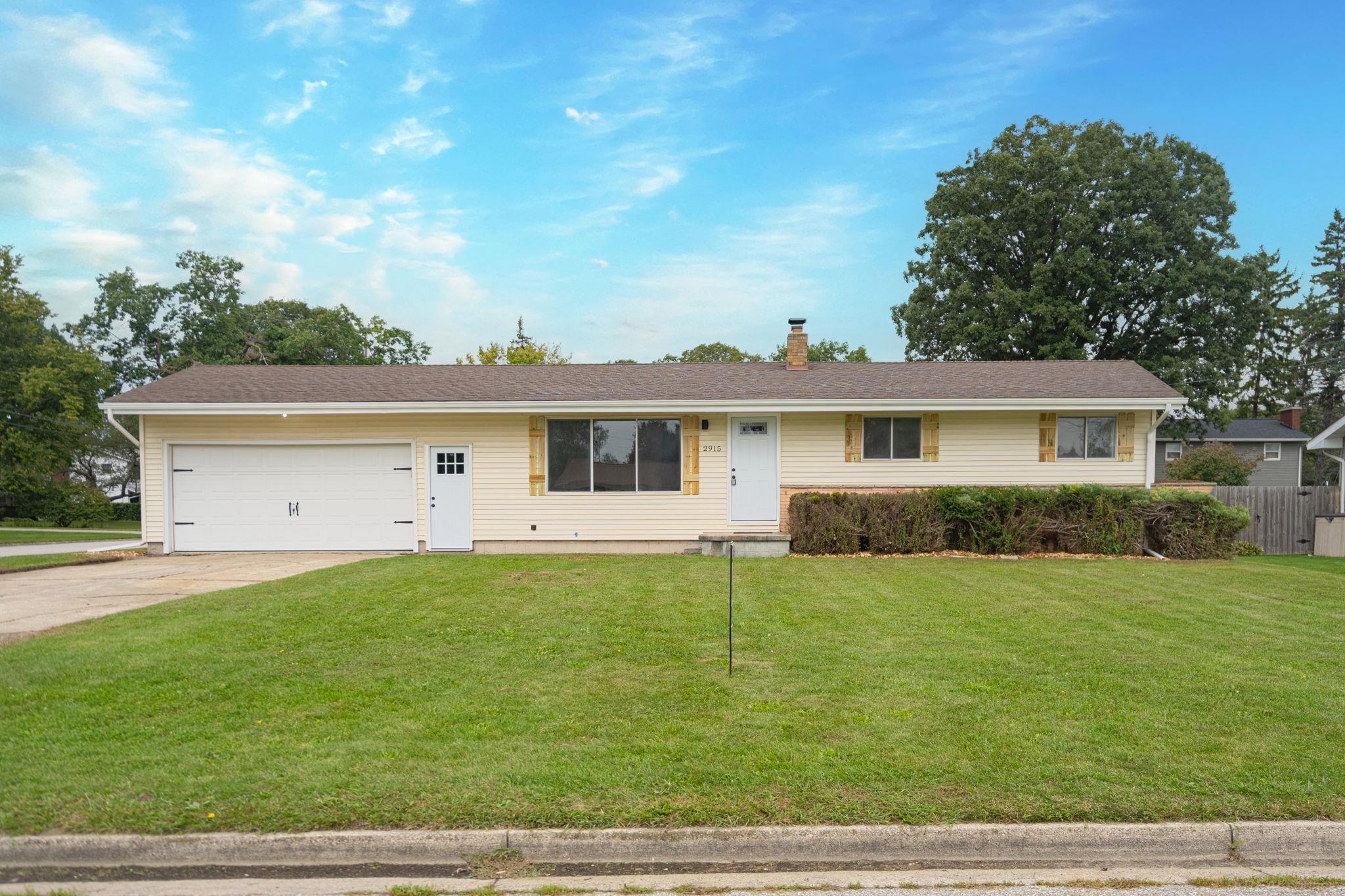 Single family home for sale at 2915 Continental Dr, Bay City, MI 48706 | MLS# 58050222118