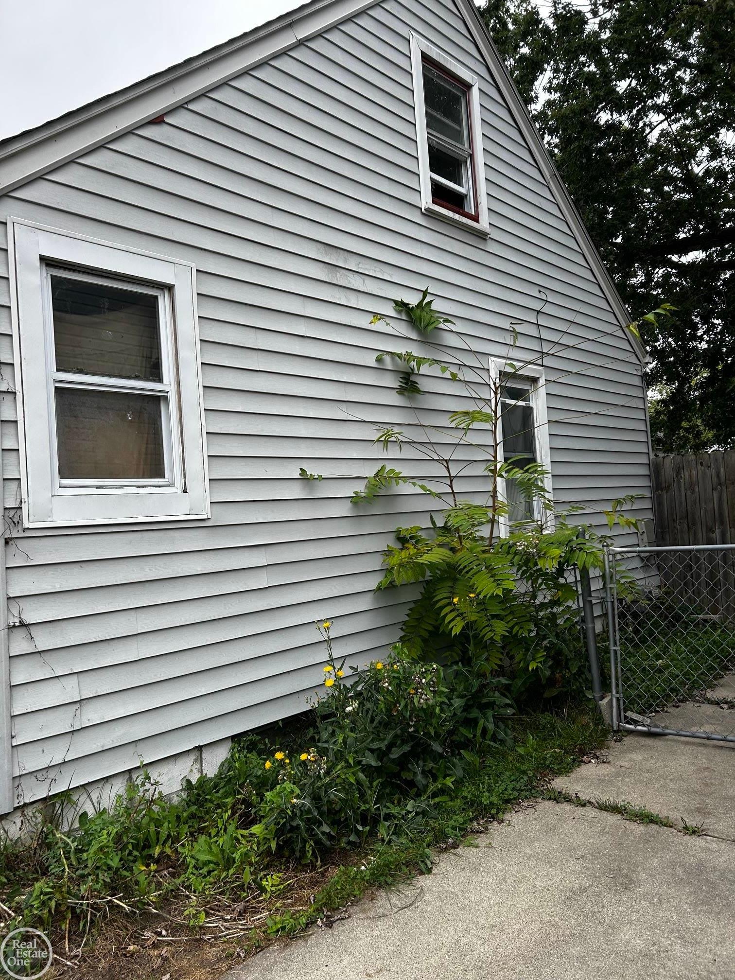 Photo 3 of Single family home for sale at 28752 Maple St, Roseville, MI 48066 | MLS# 58050222132 | Listing updated on 2026-09-18
