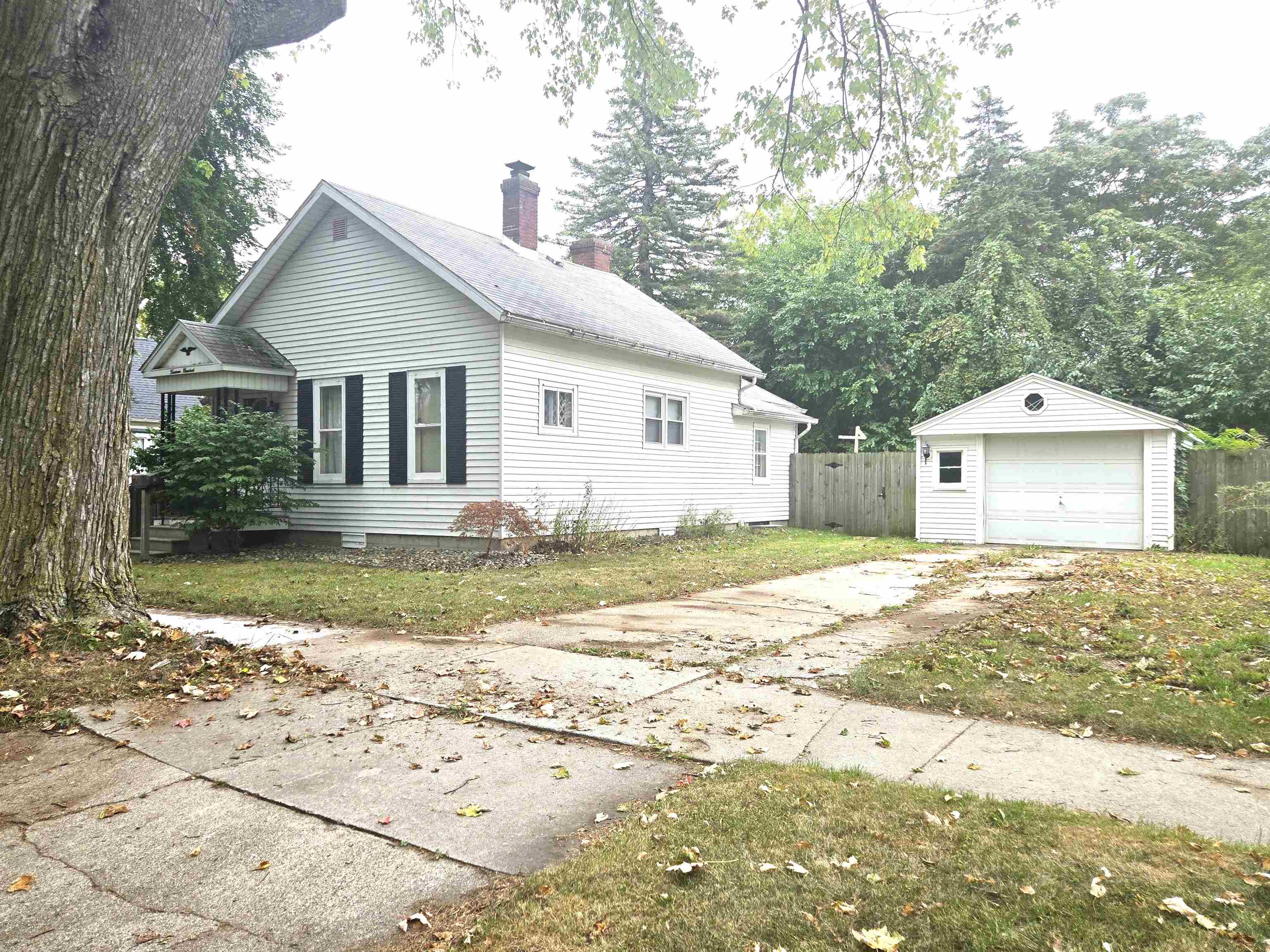 Photo 2 of Single family home for sale at 1400 Smith St, Essexville, MI 48732 | MLS# 50222141 | Listing updated on 2026-09-17