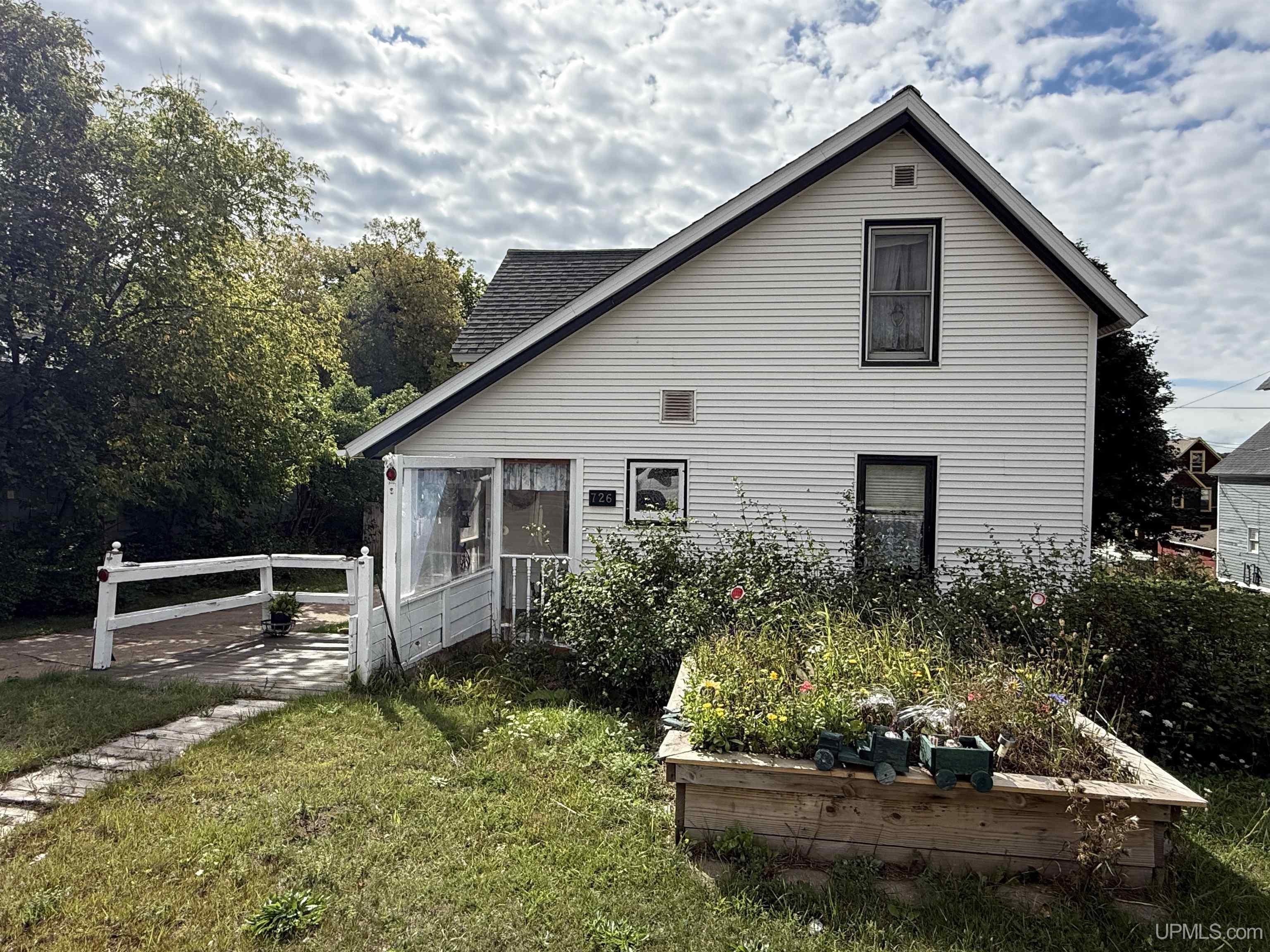 Photo 1 of Single family home for sale at 726 N Lincoln Dr, Hancock, MI 49930 | MLS# 50222150 | Listing updated on 2026-09-17