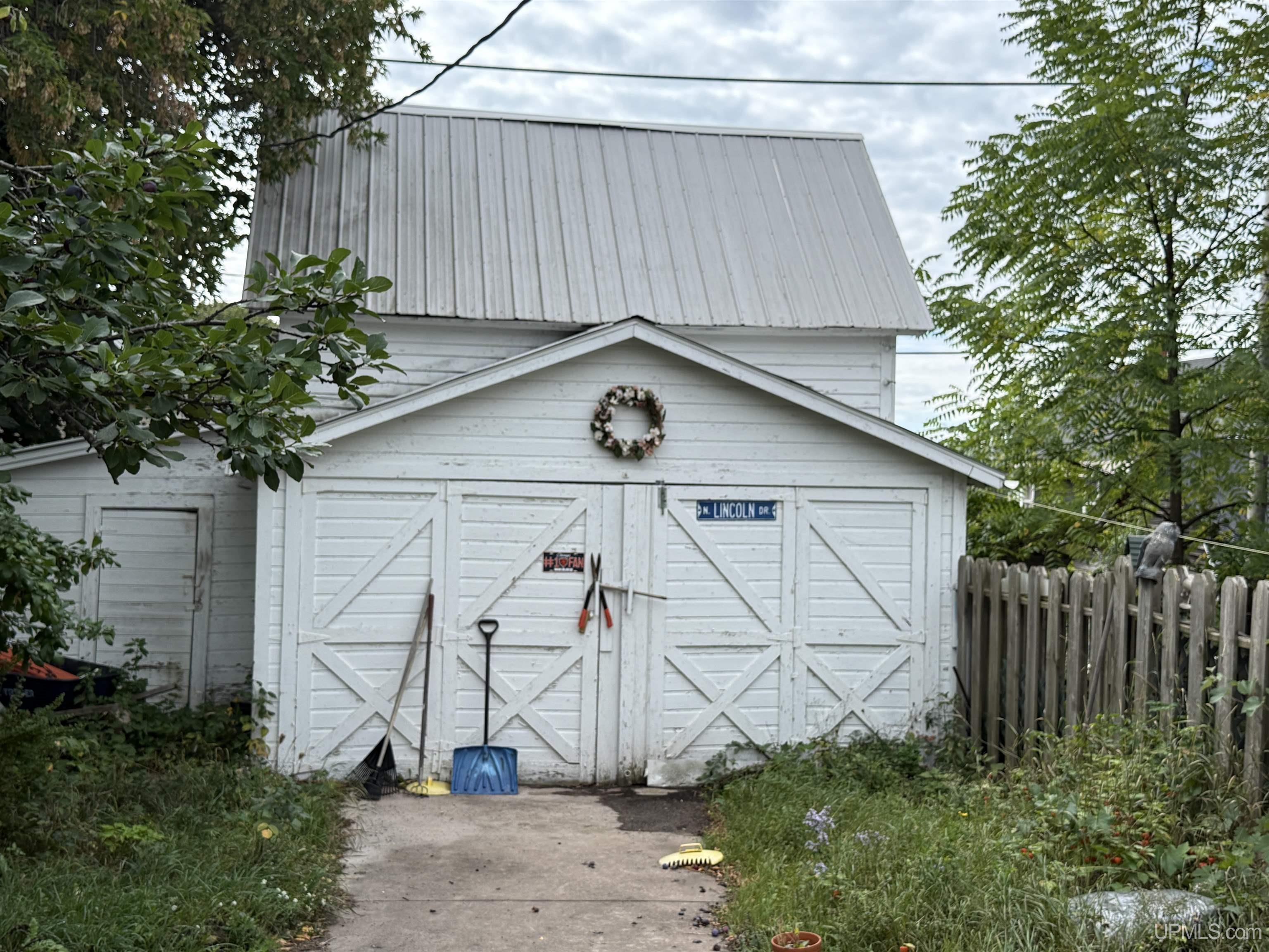 Photo 3 of Single family home for sale at 726 N Lincoln Dr, Hancock, MI 49930 | MLS# 50222150 | Listing updated on 2026-09-17