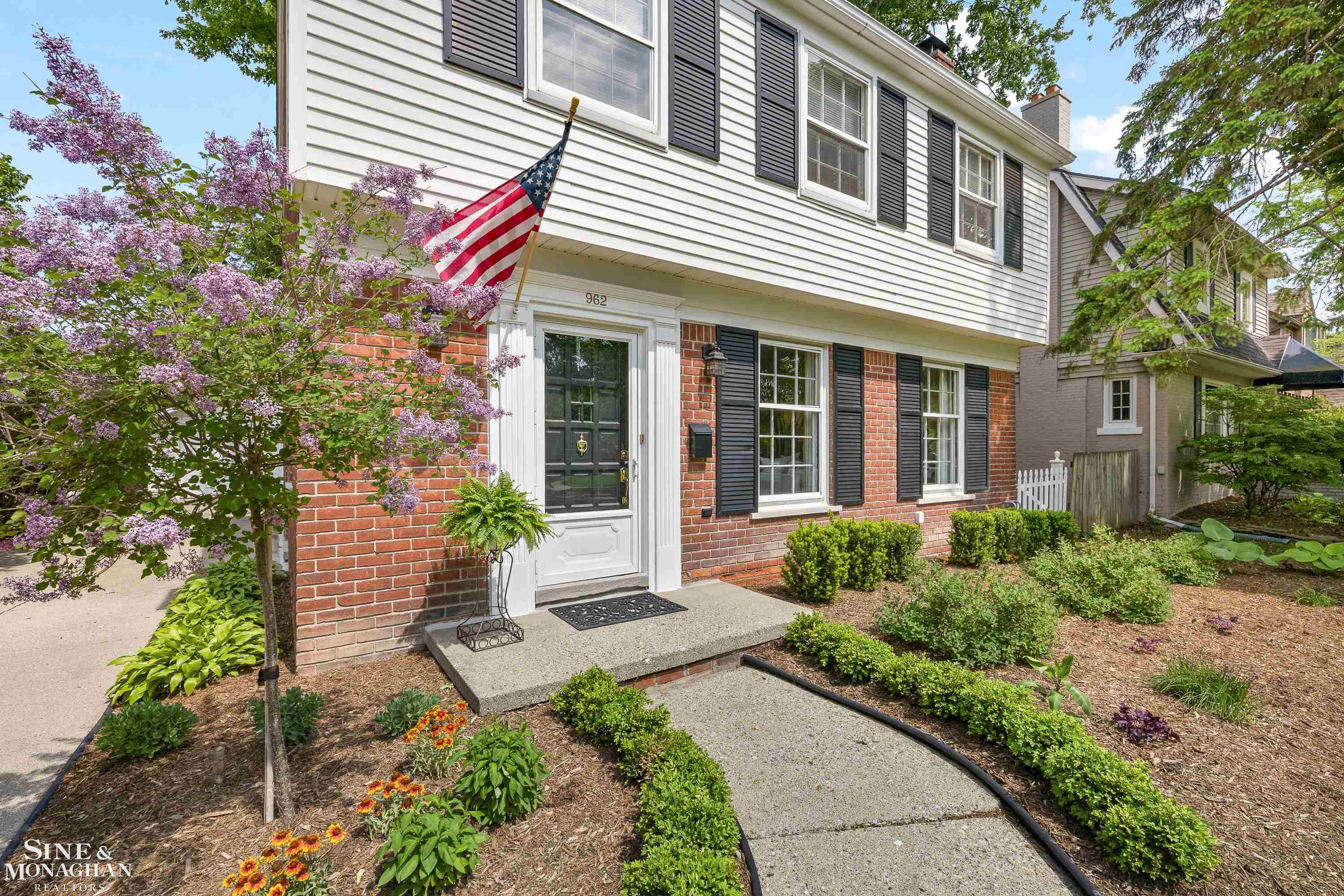 Photo 2 of Single family home for sale at 962 Lincoln Rd, Grosse Pointe, MI 48230 | MLS# 58050222176 | Listing updated on 2026-09-17